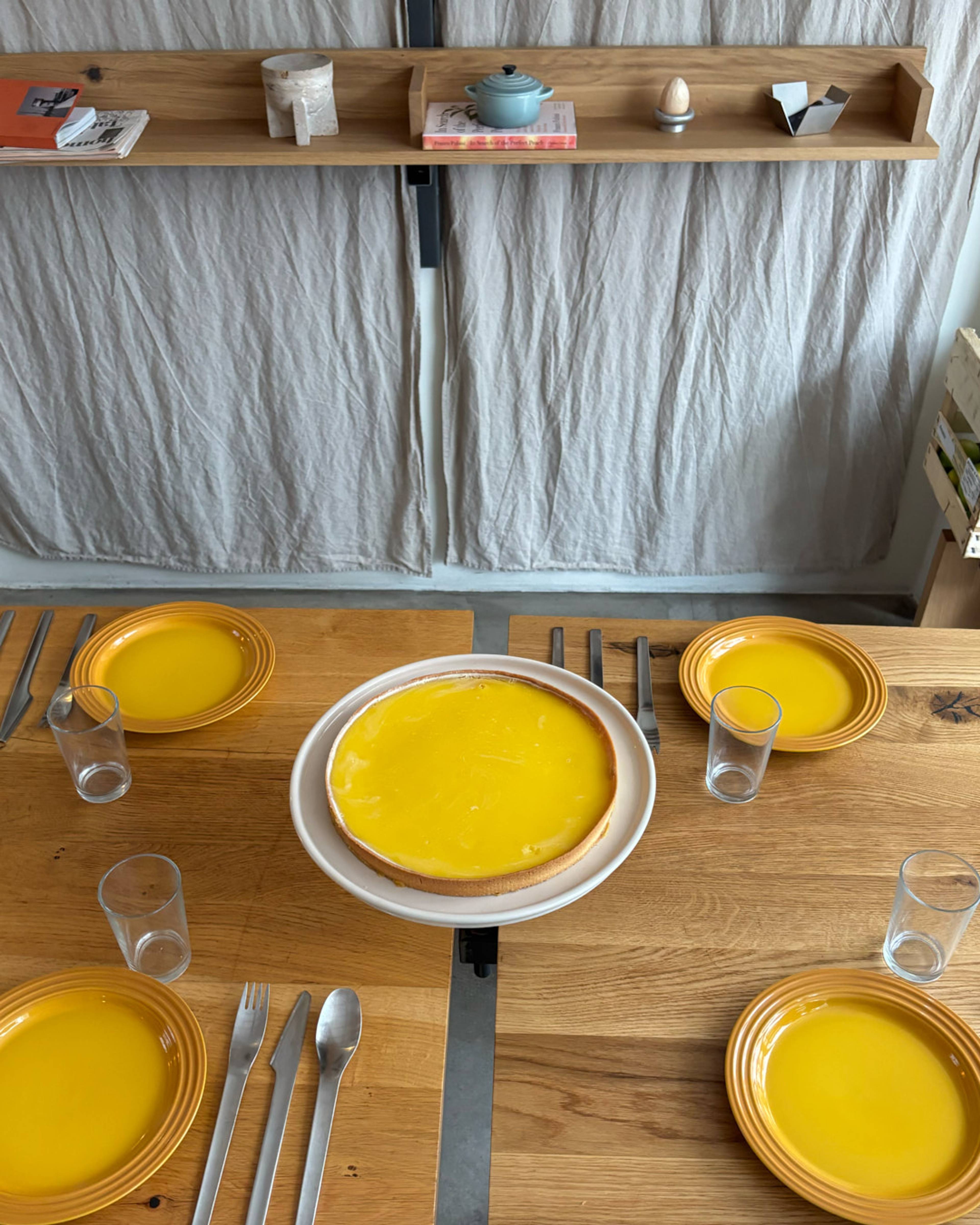 Images with caption alt text