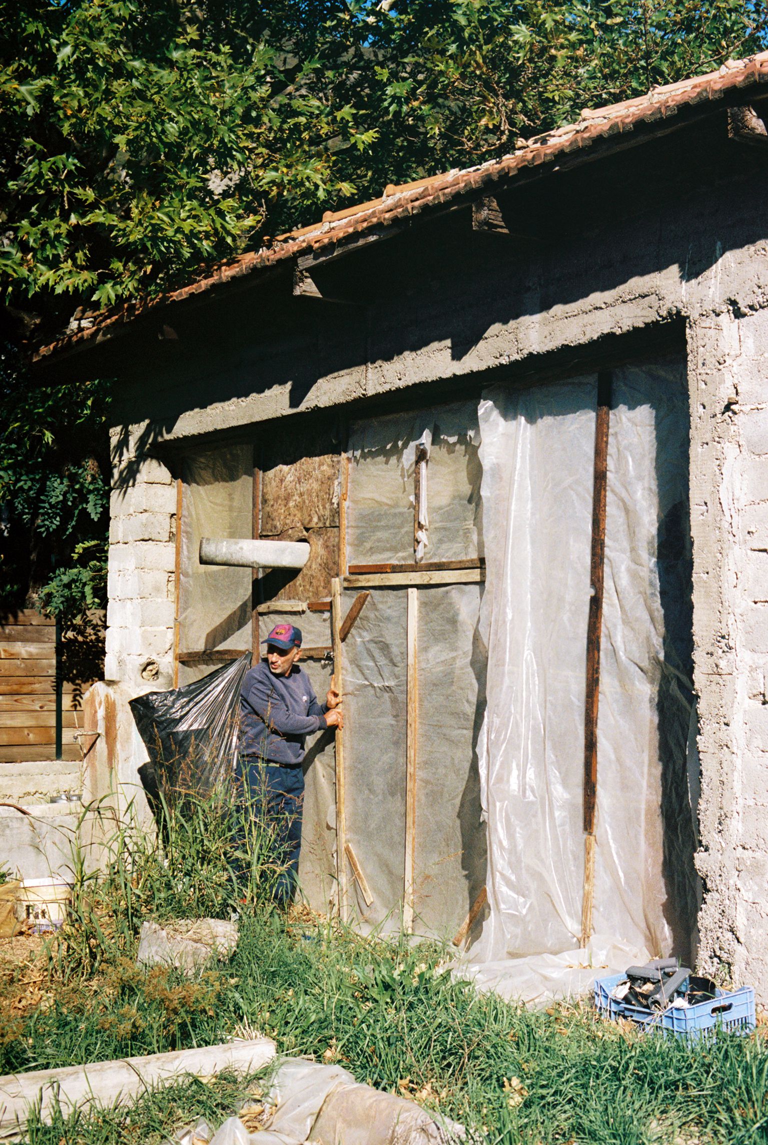Images with caption alt text