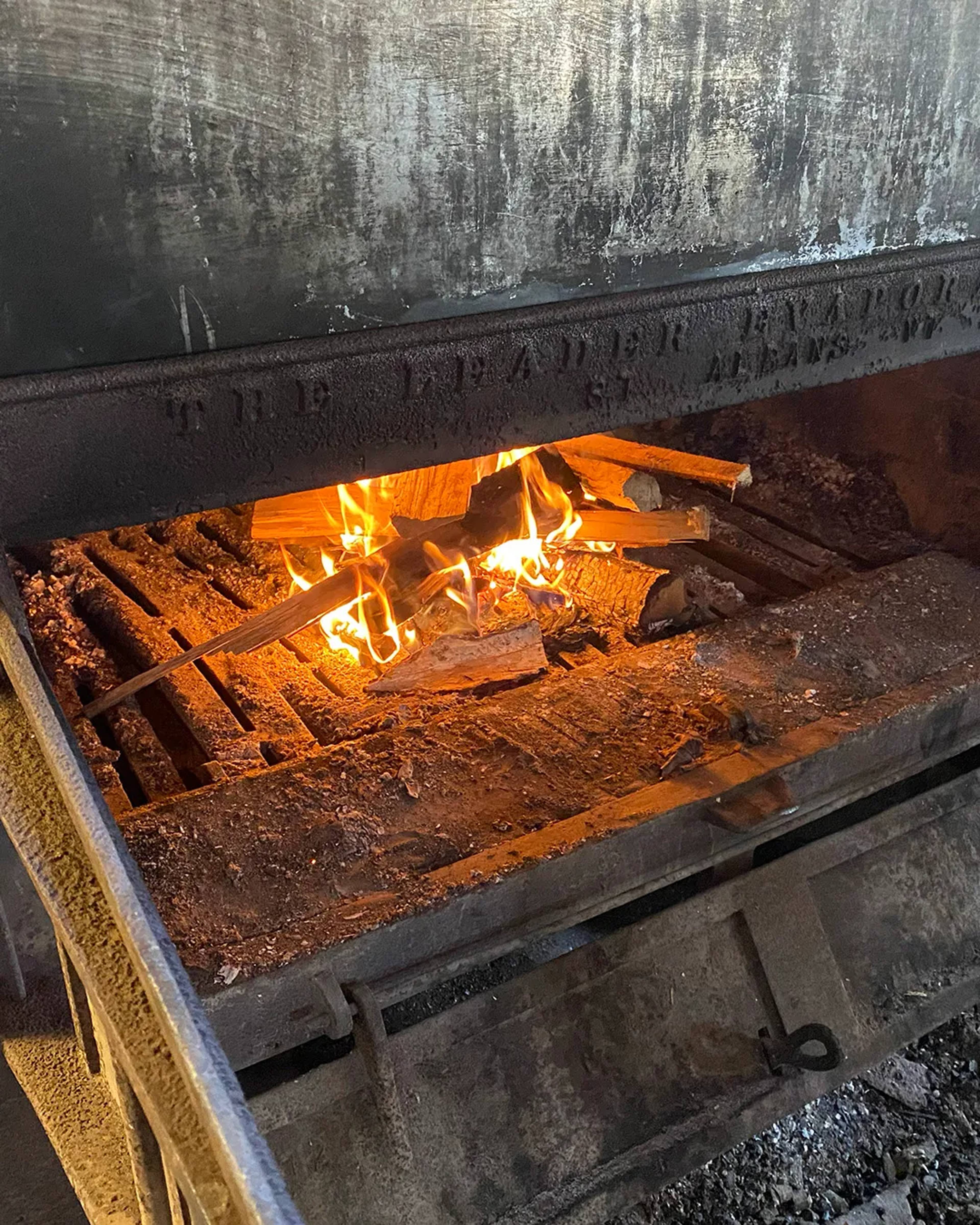 Images with caption alt text