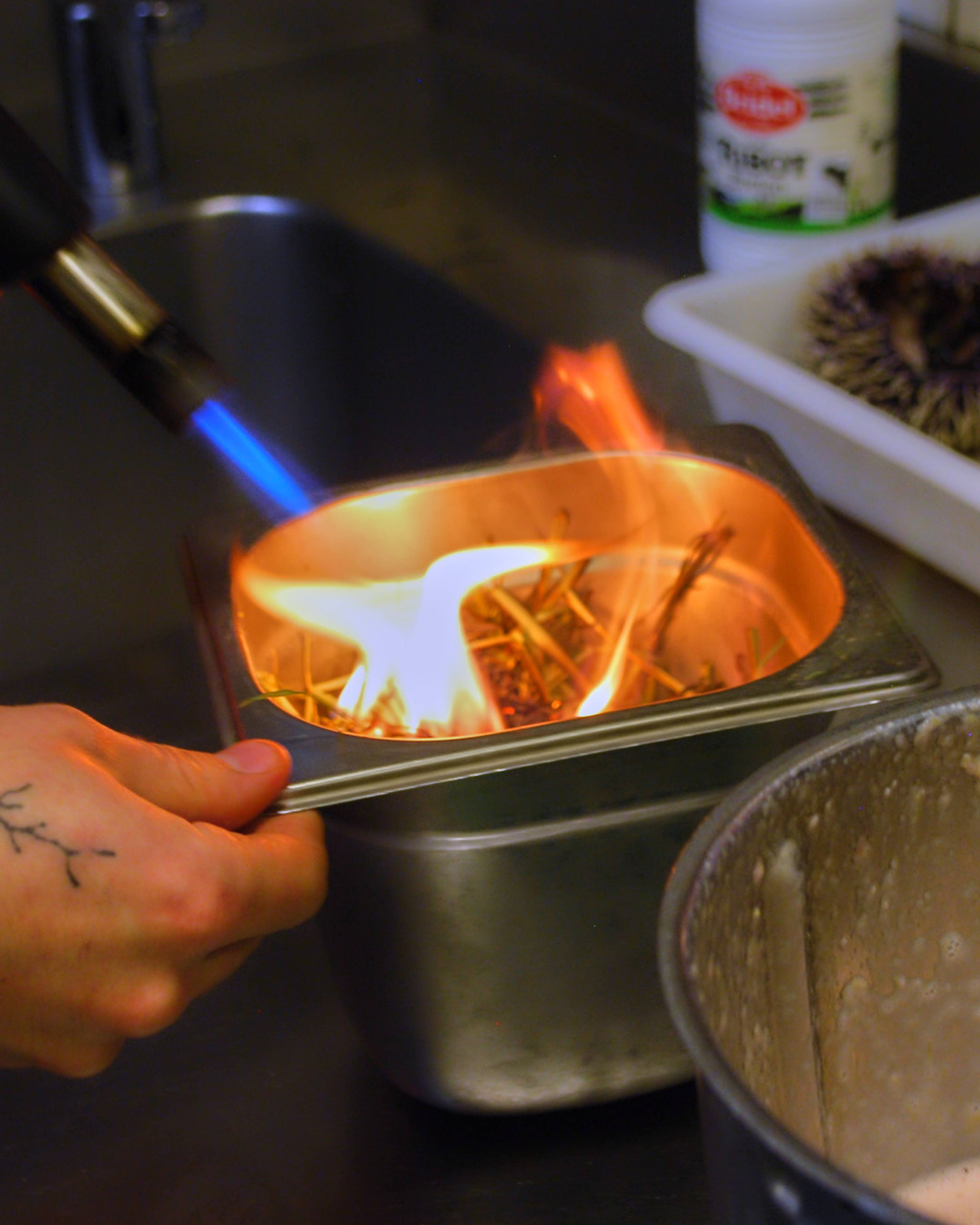 Images with caption alt text