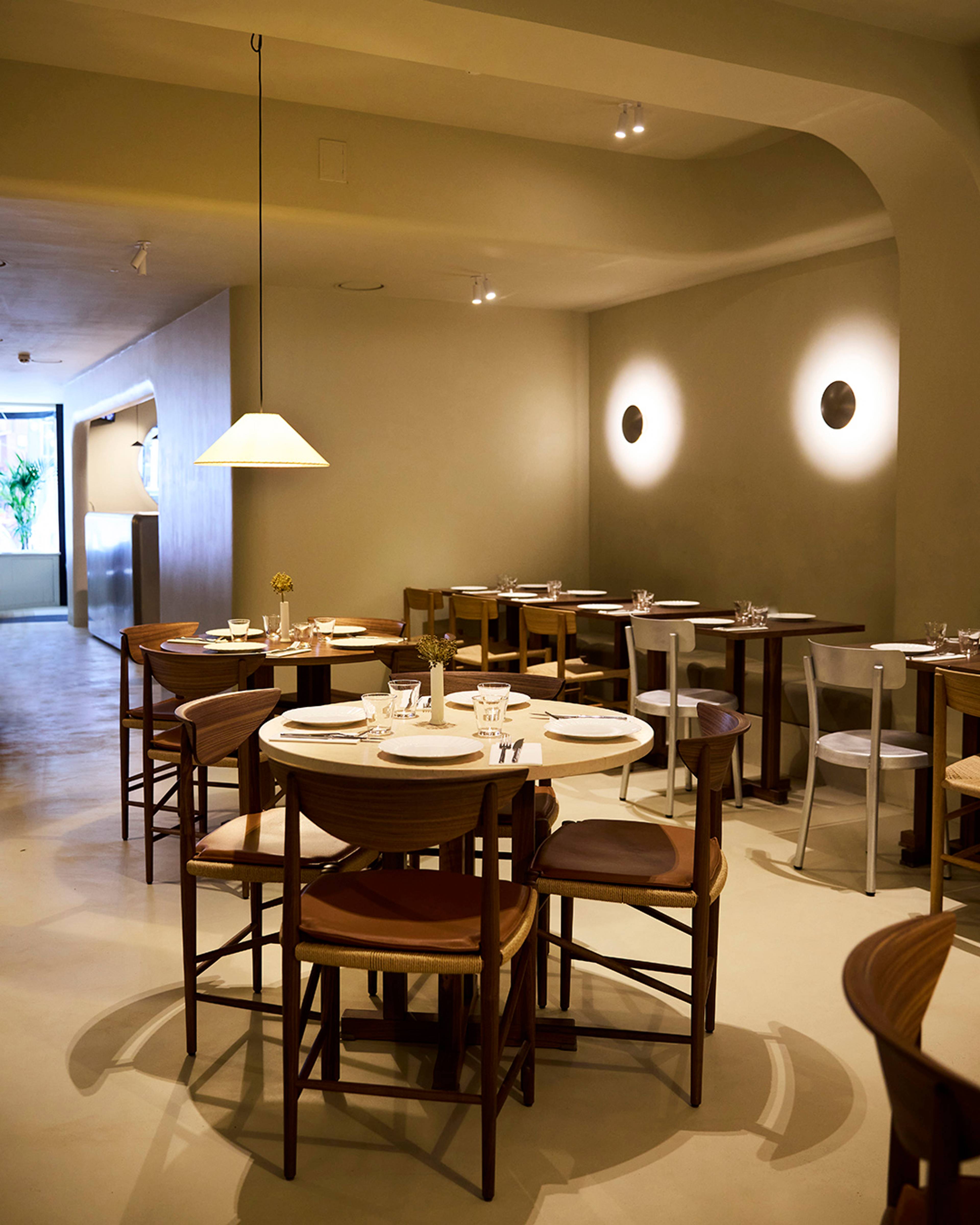 Images with caption alt text