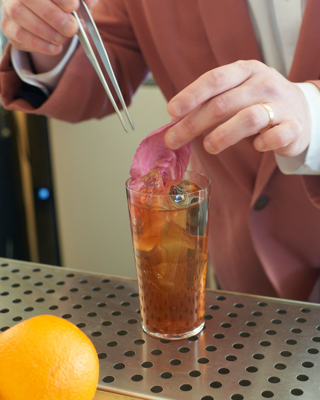 Images with caption alt text