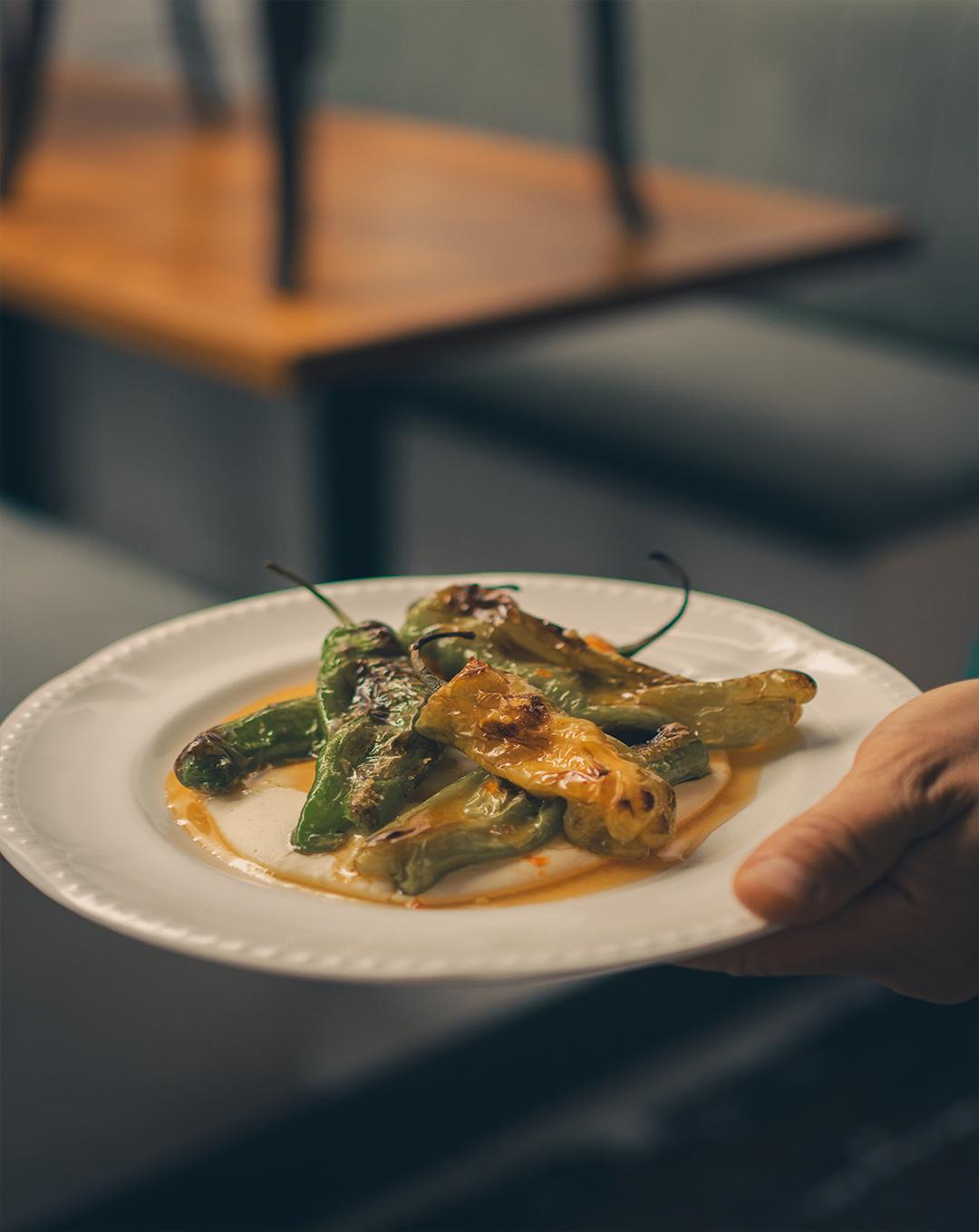 Images with caption alt text