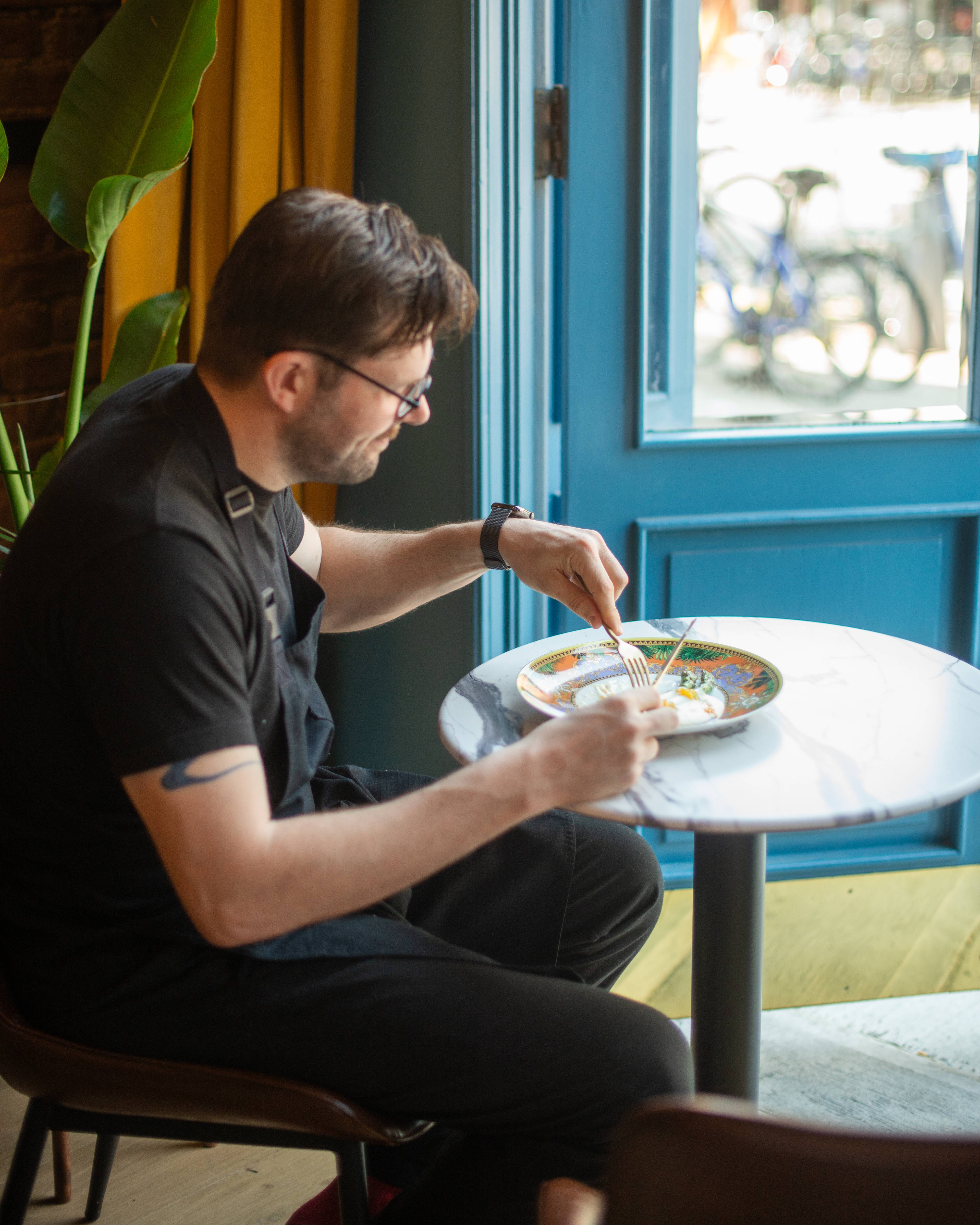 Images with caption alt text