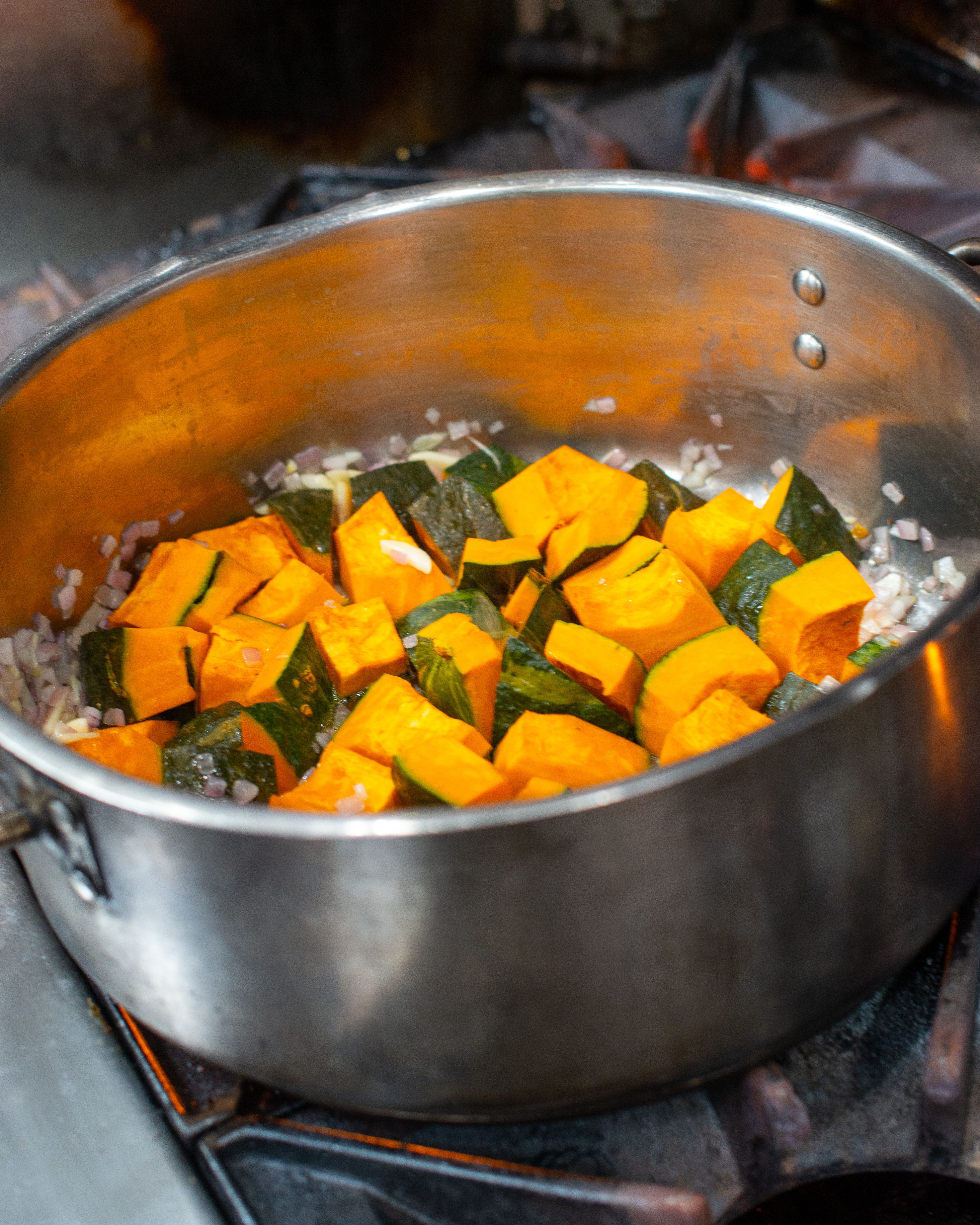 Images with caption alt text