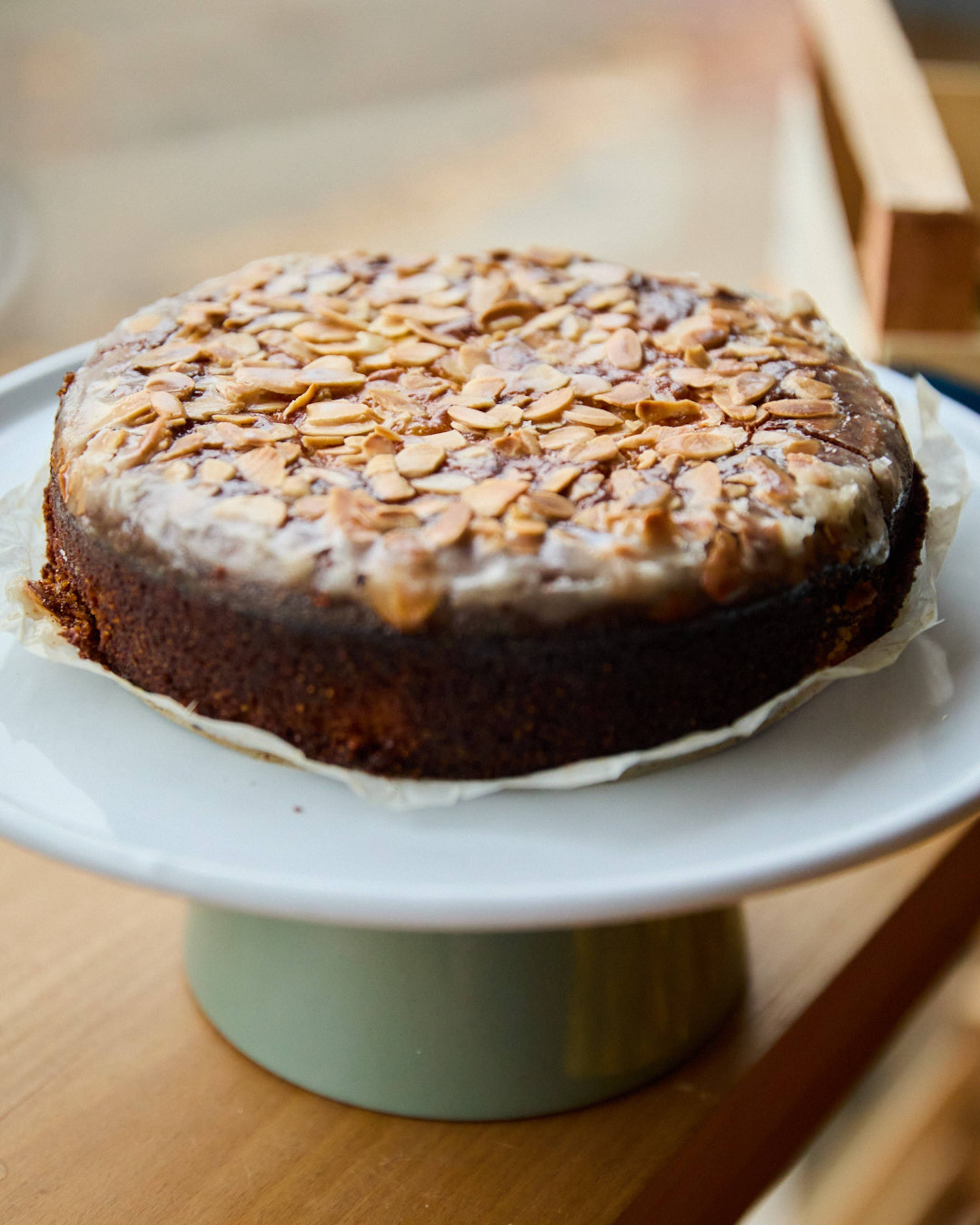 Images with caption alt text