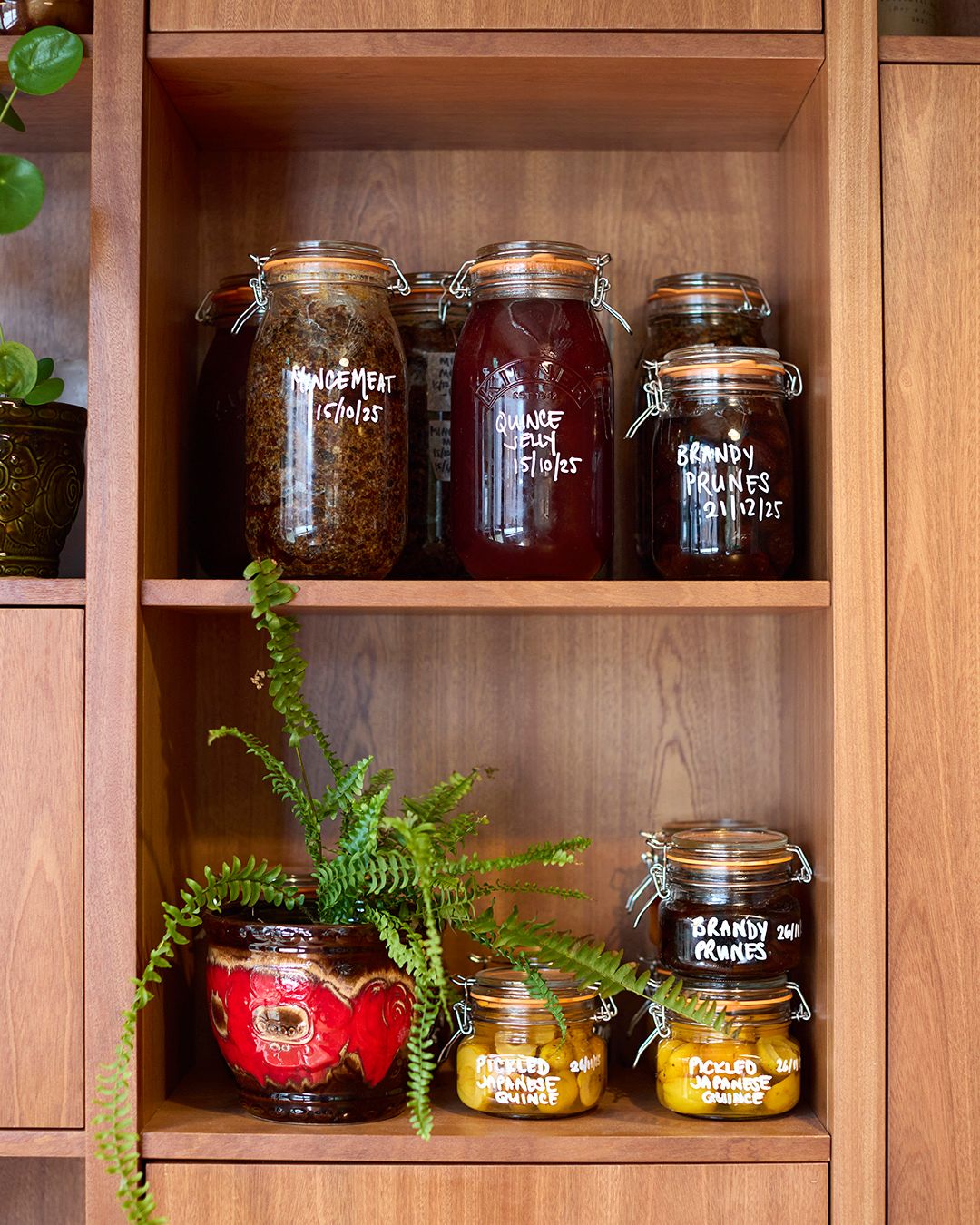 Images with caption alt text