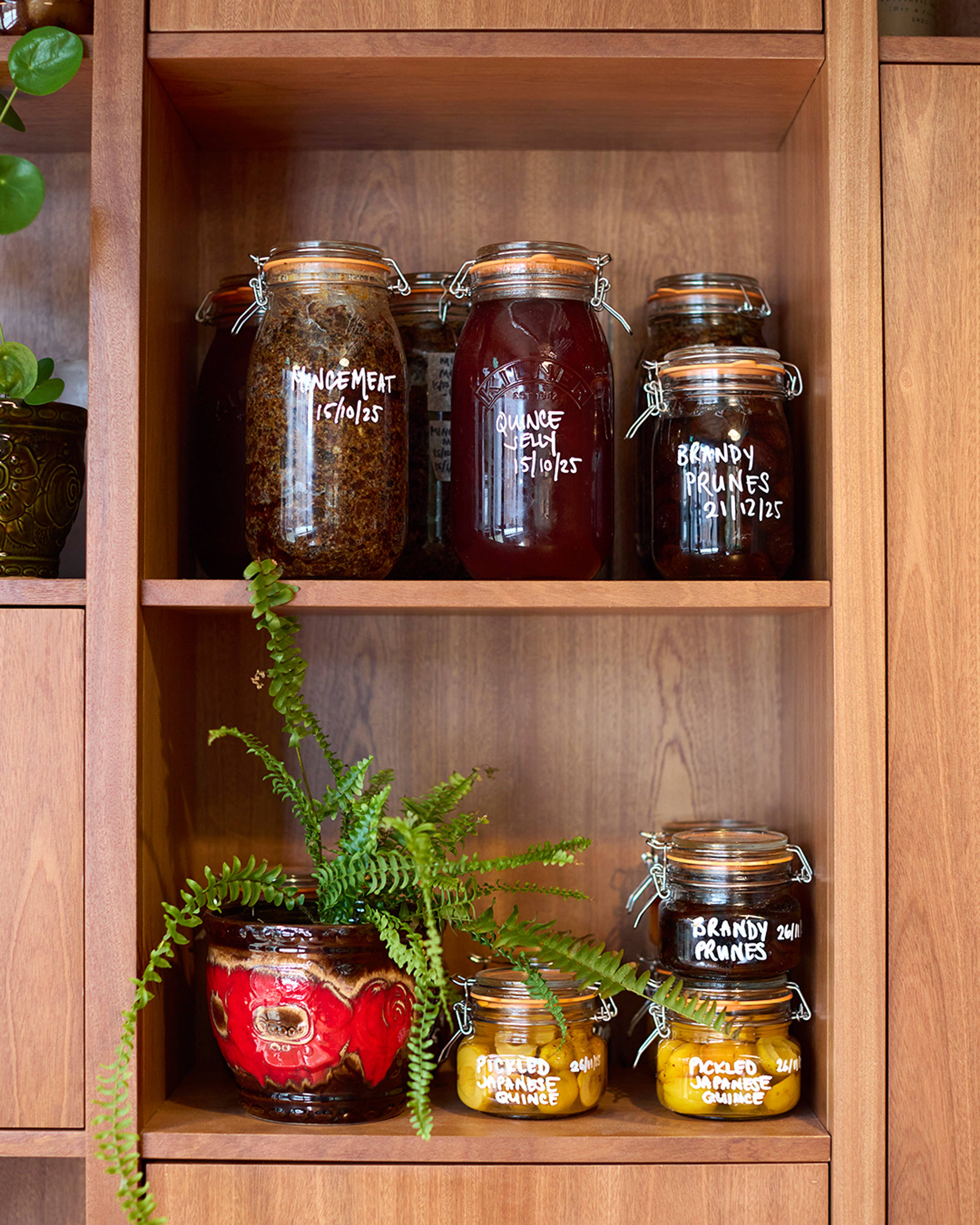 Images with caption alt text