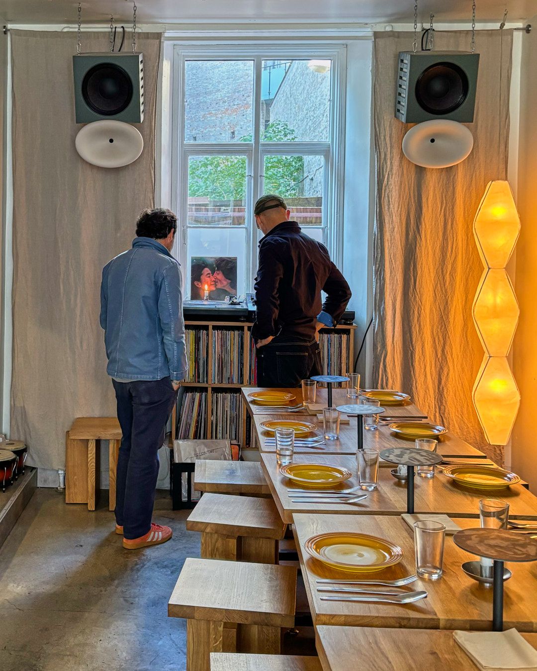 Images with caption alt text