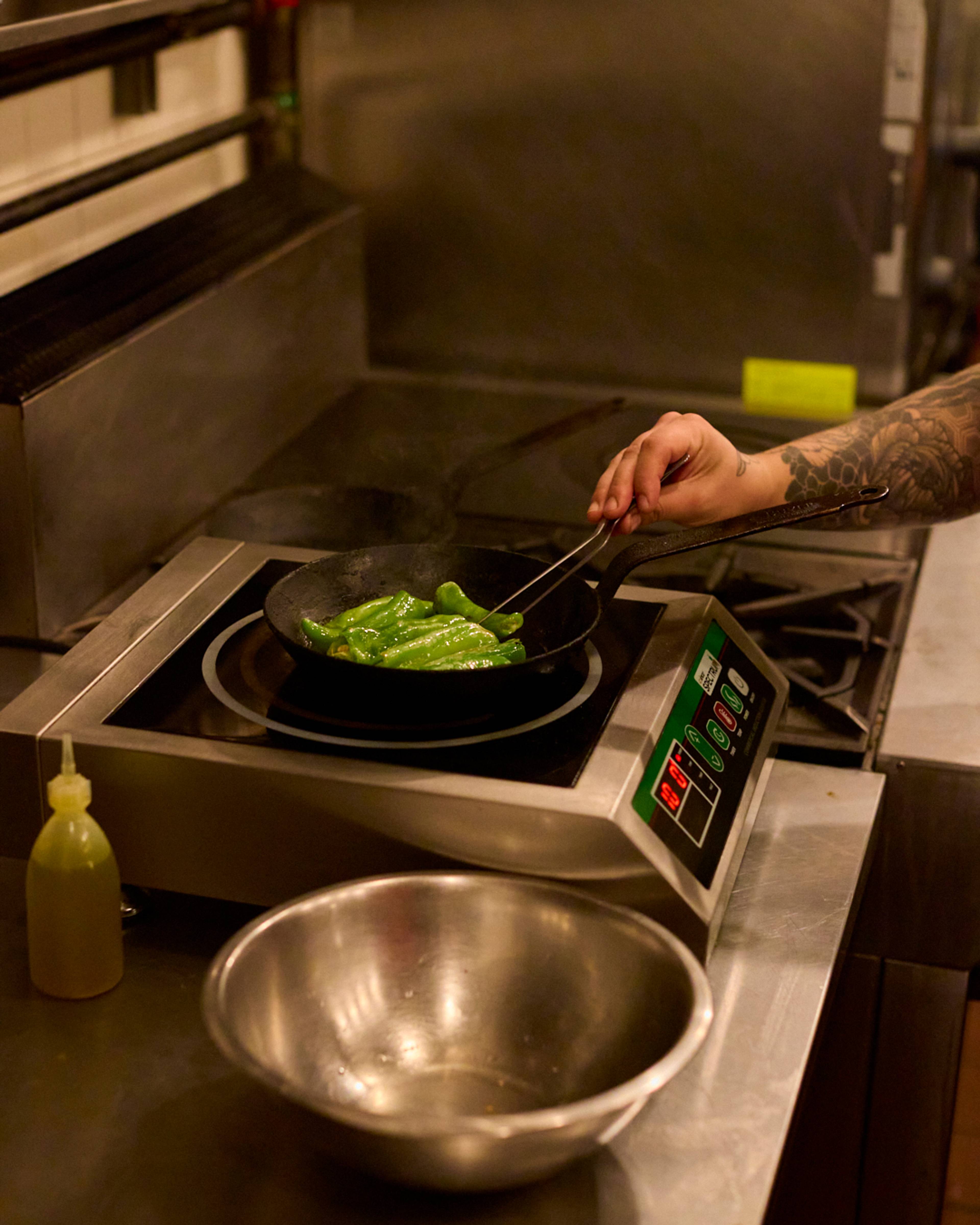 Images with caption alt text