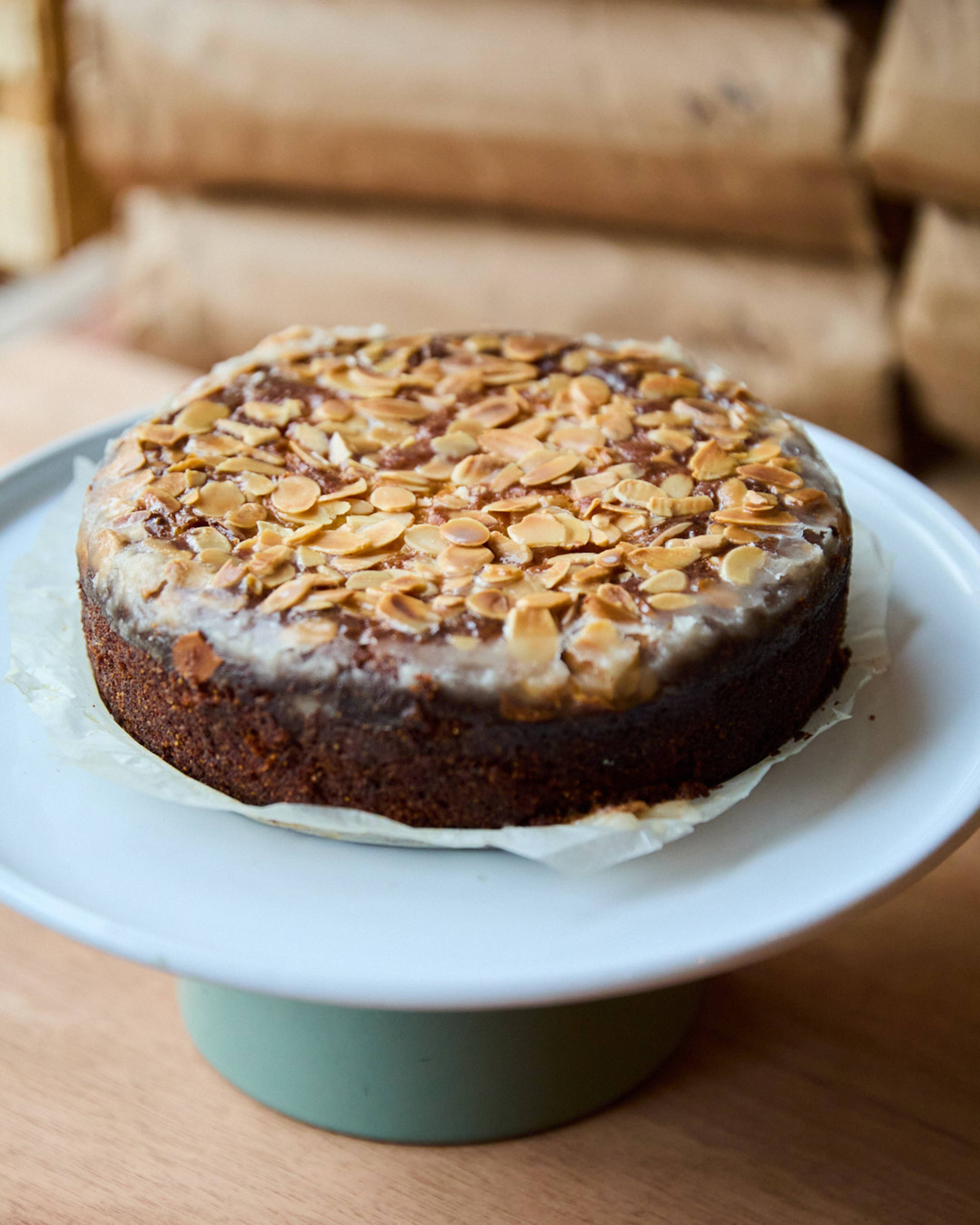 Images with caption alt text