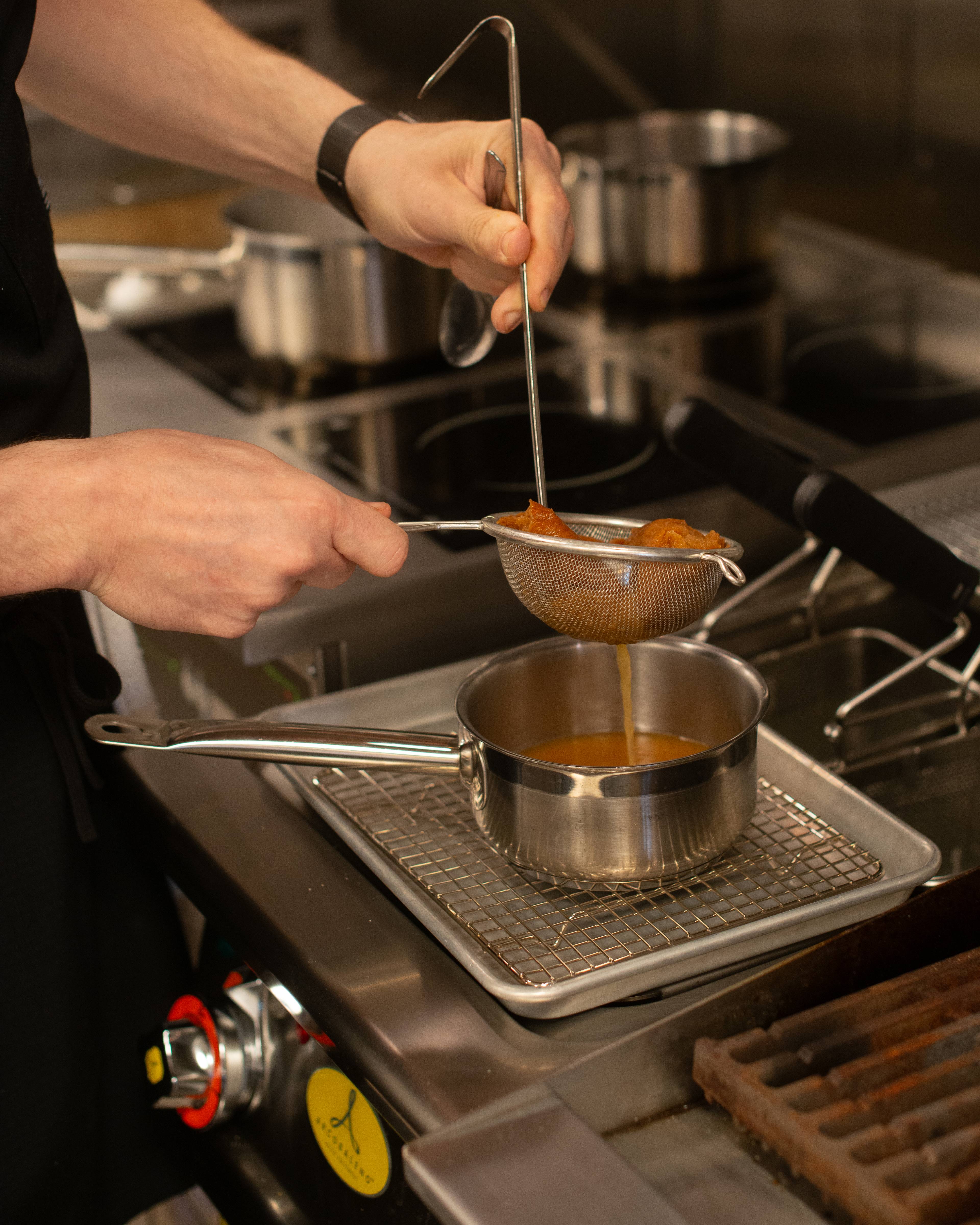 Images with caption alt text