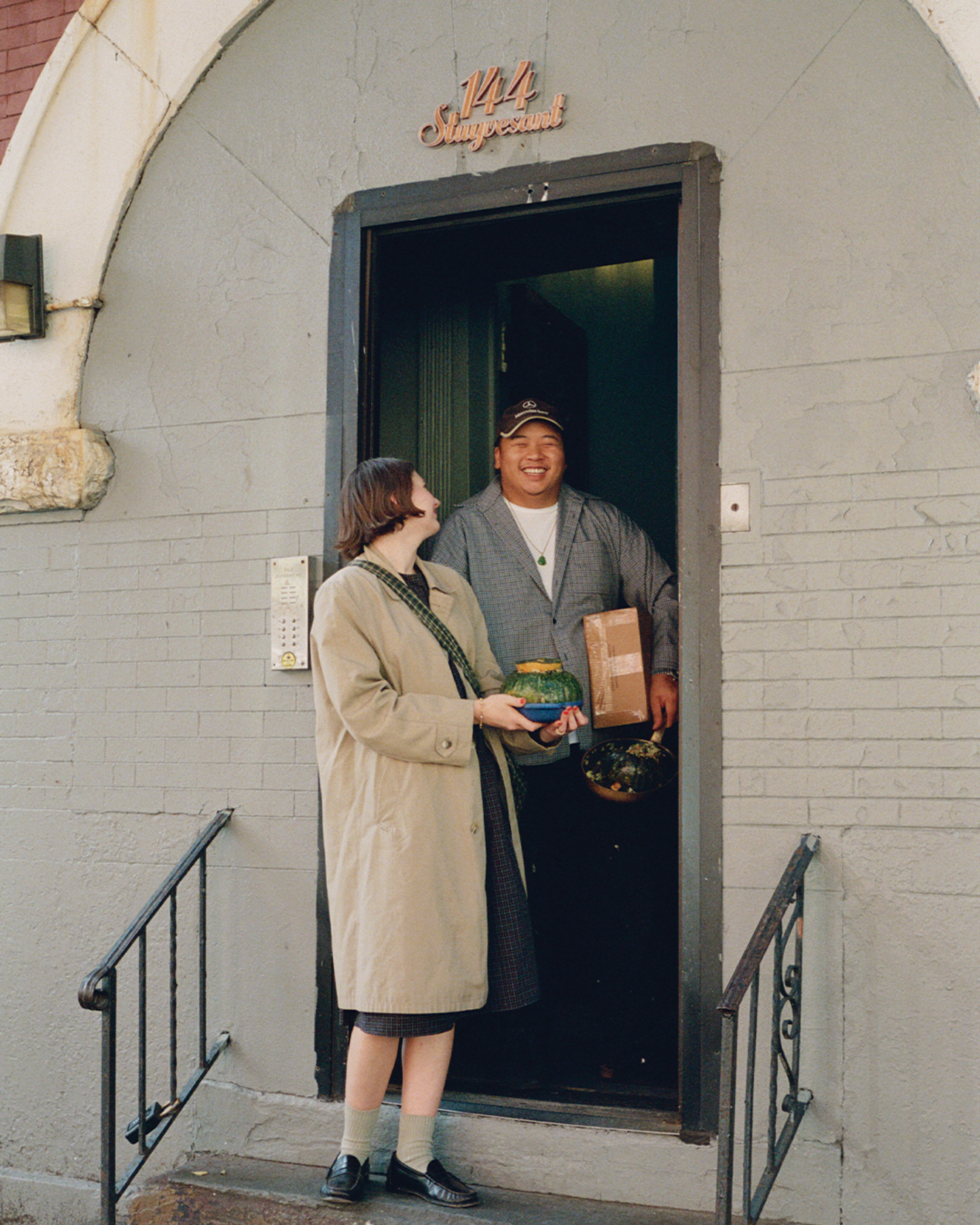 Images with caption alt text