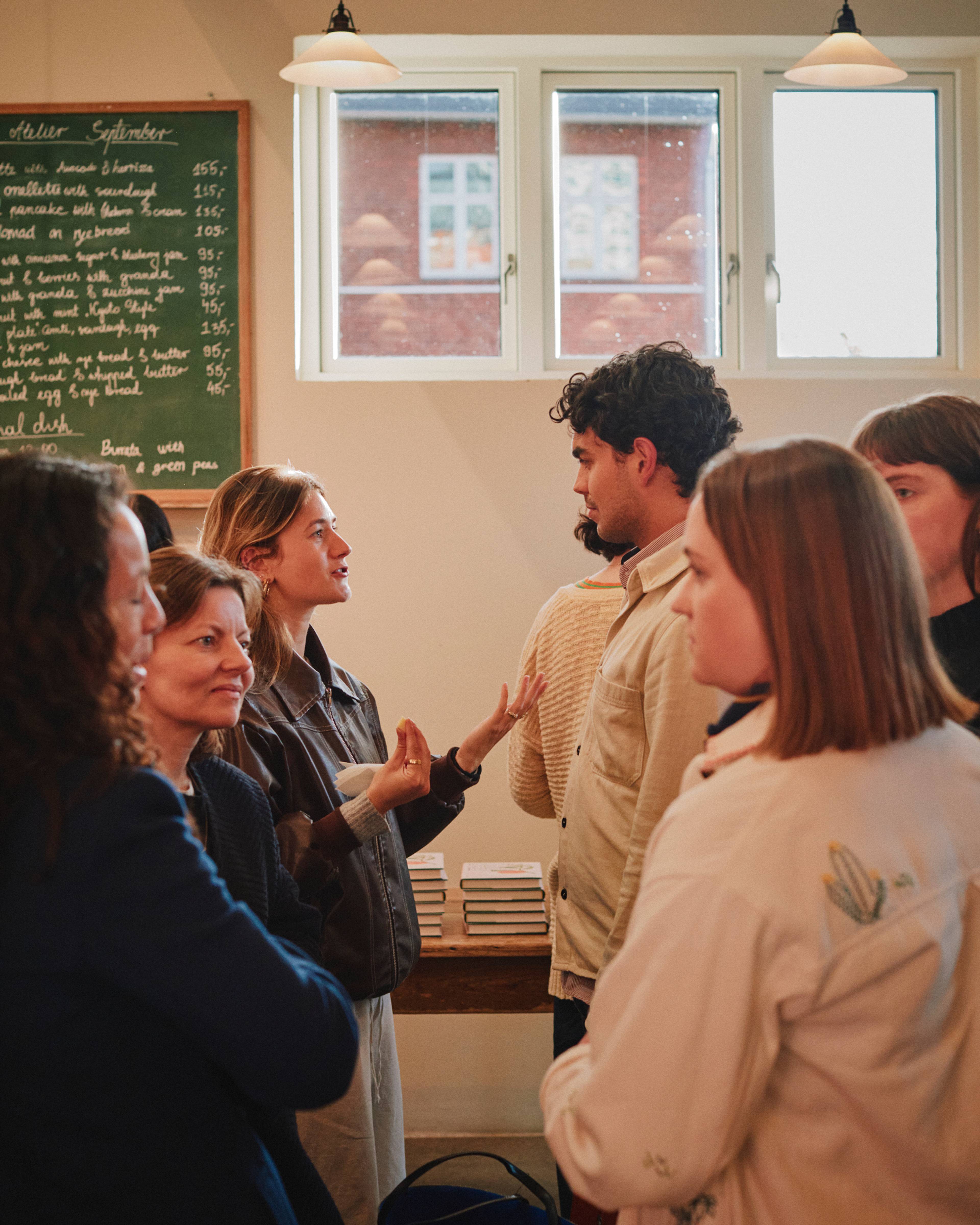 Images with caption alt text