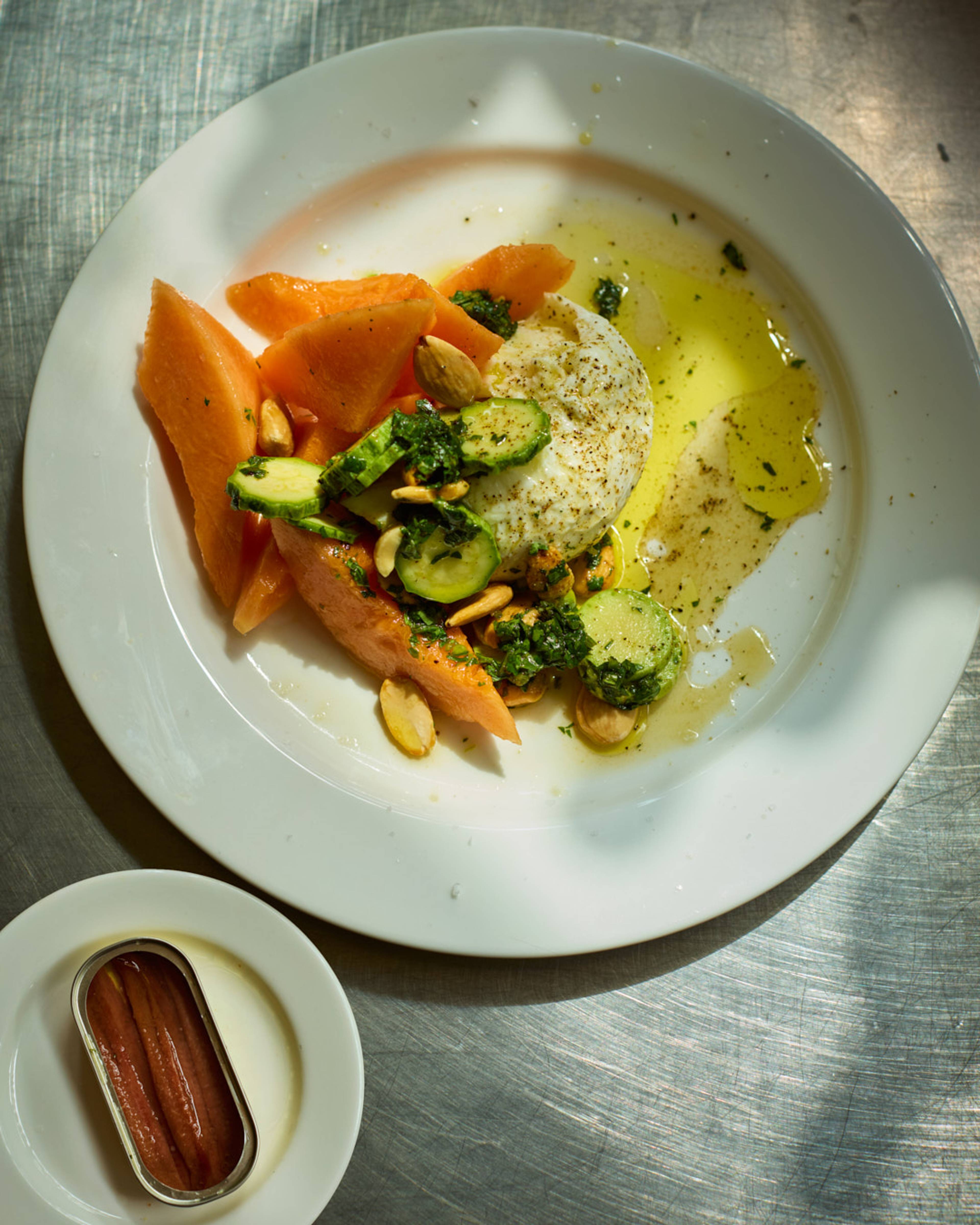 Images with caption alt text