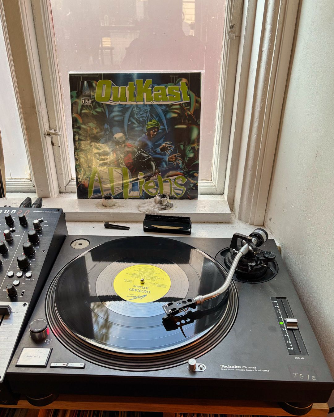 Images with caption alt text