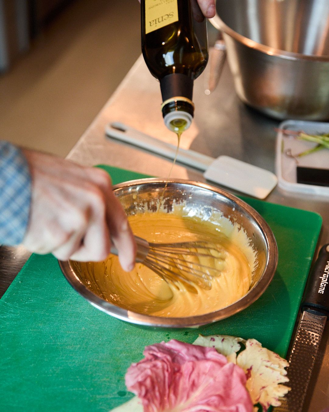 Images with caption alt text