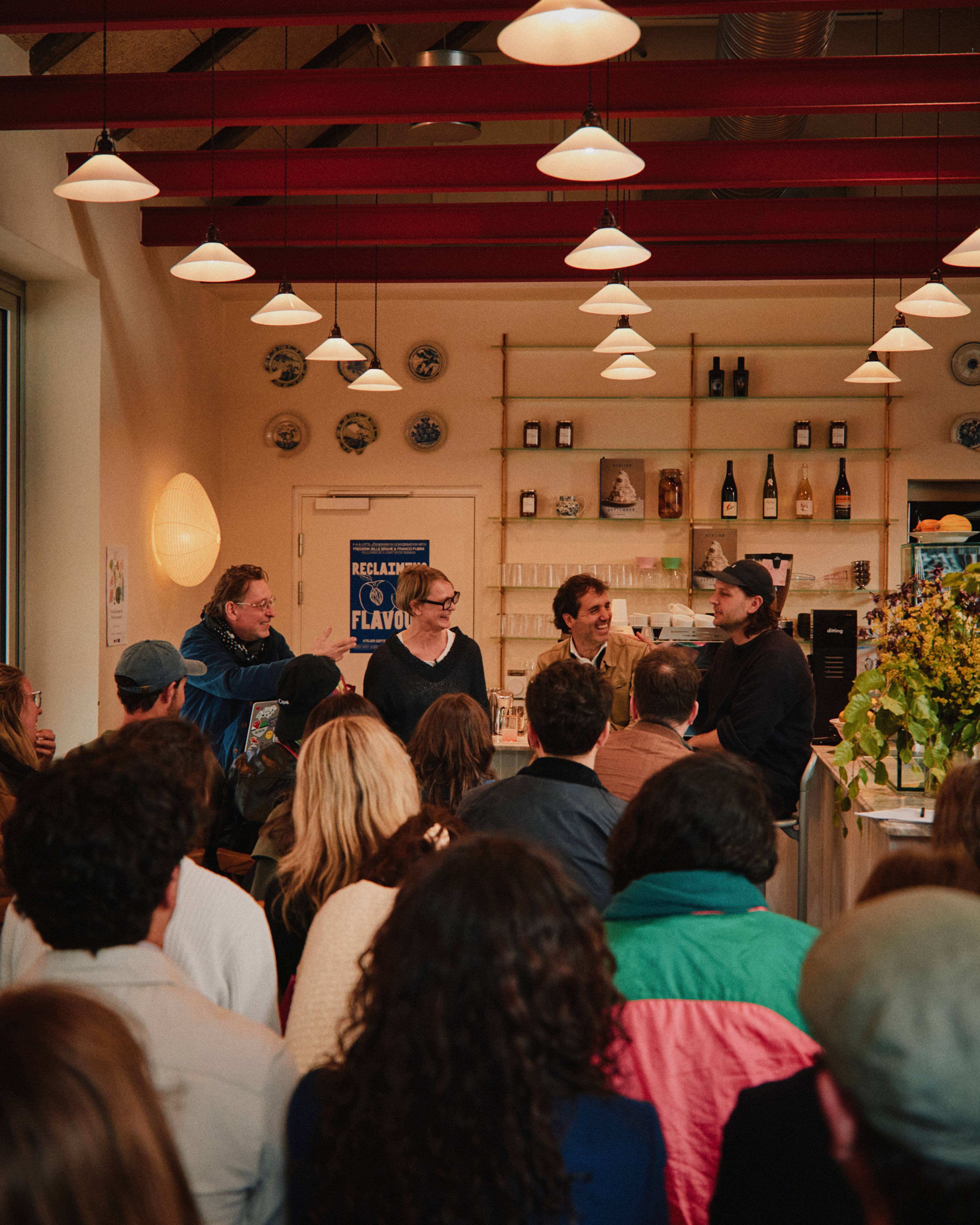 Images with caption alt text