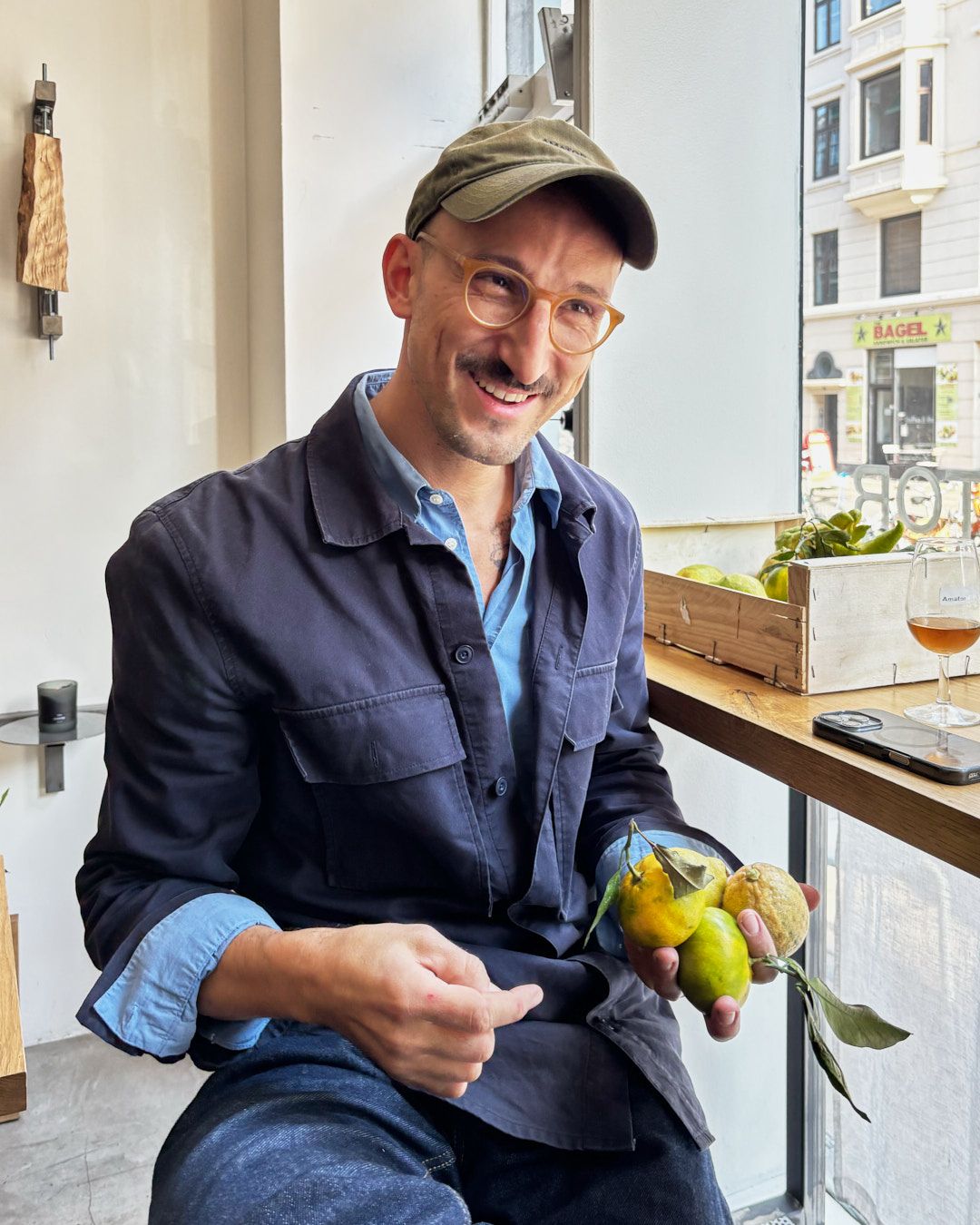 Images with caption alt text