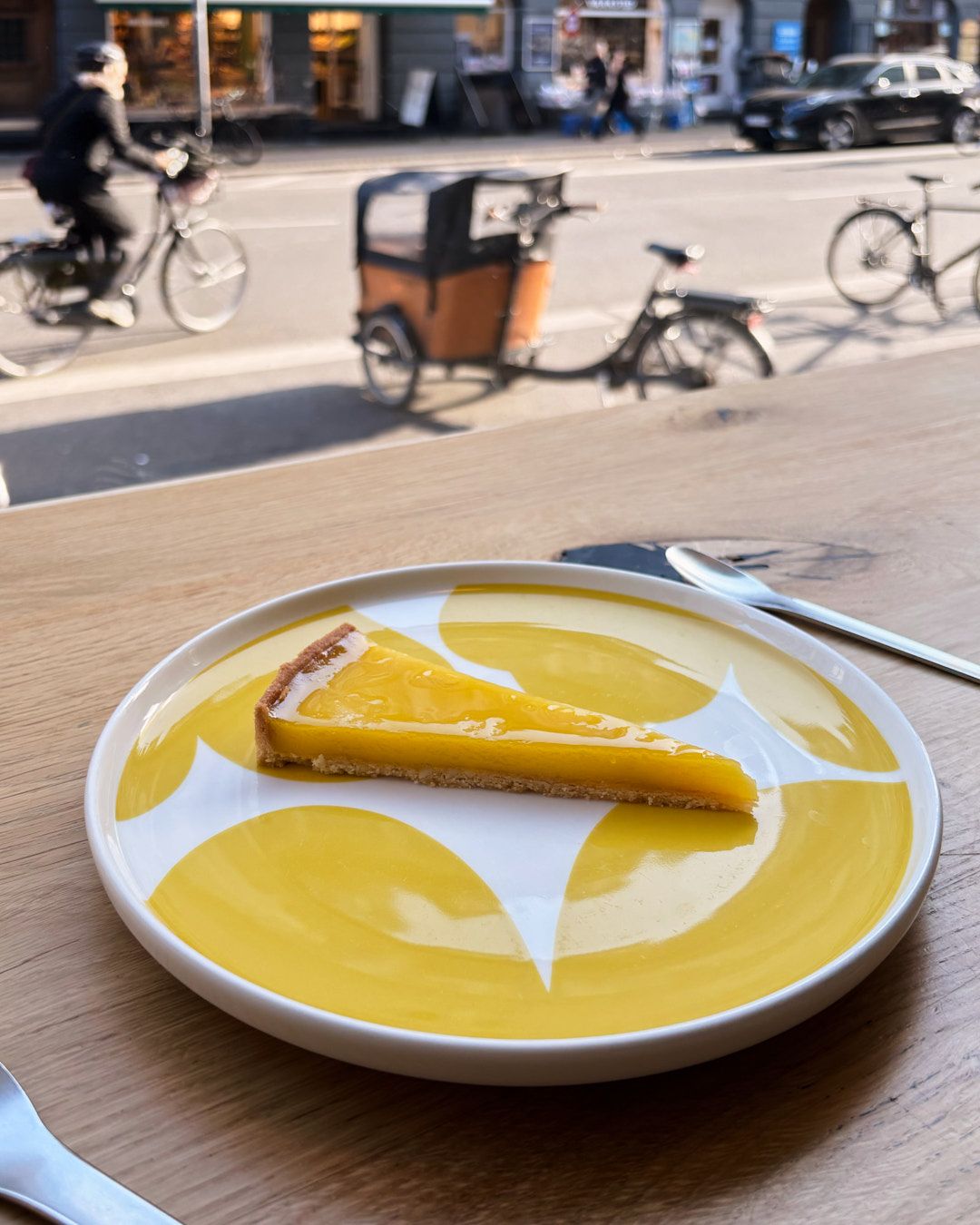 Images with caption alt text