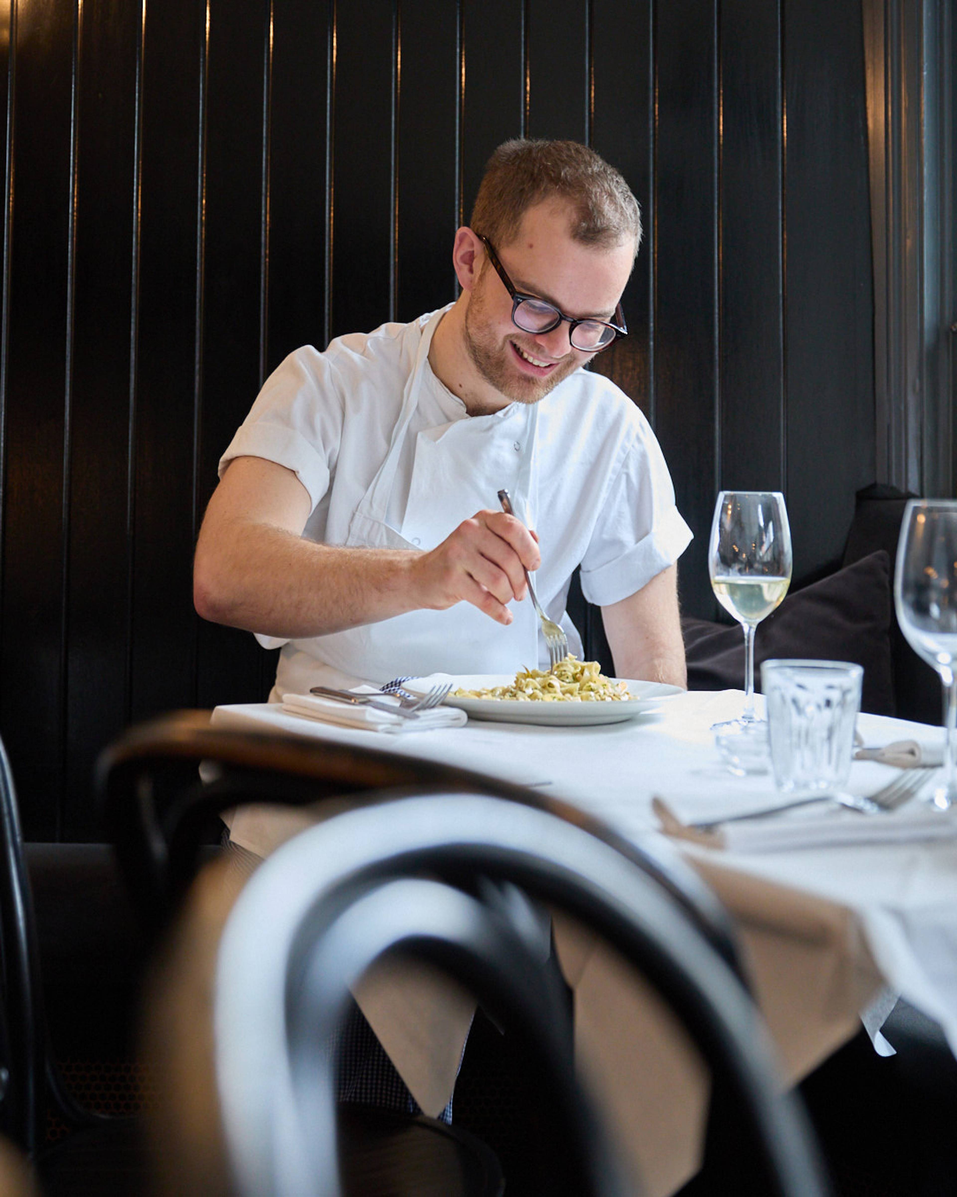 Images with caption alt text