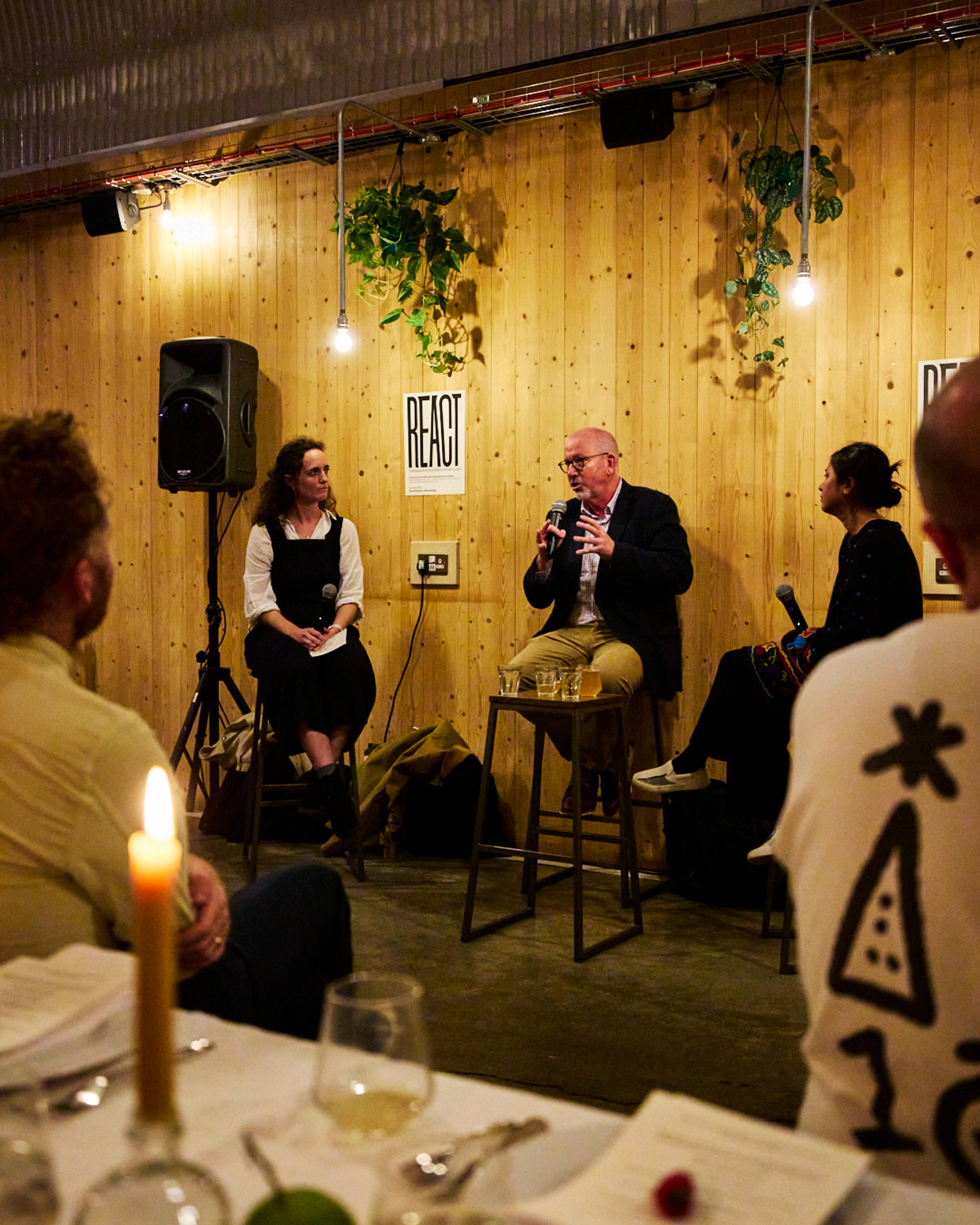 Images with caption alt text