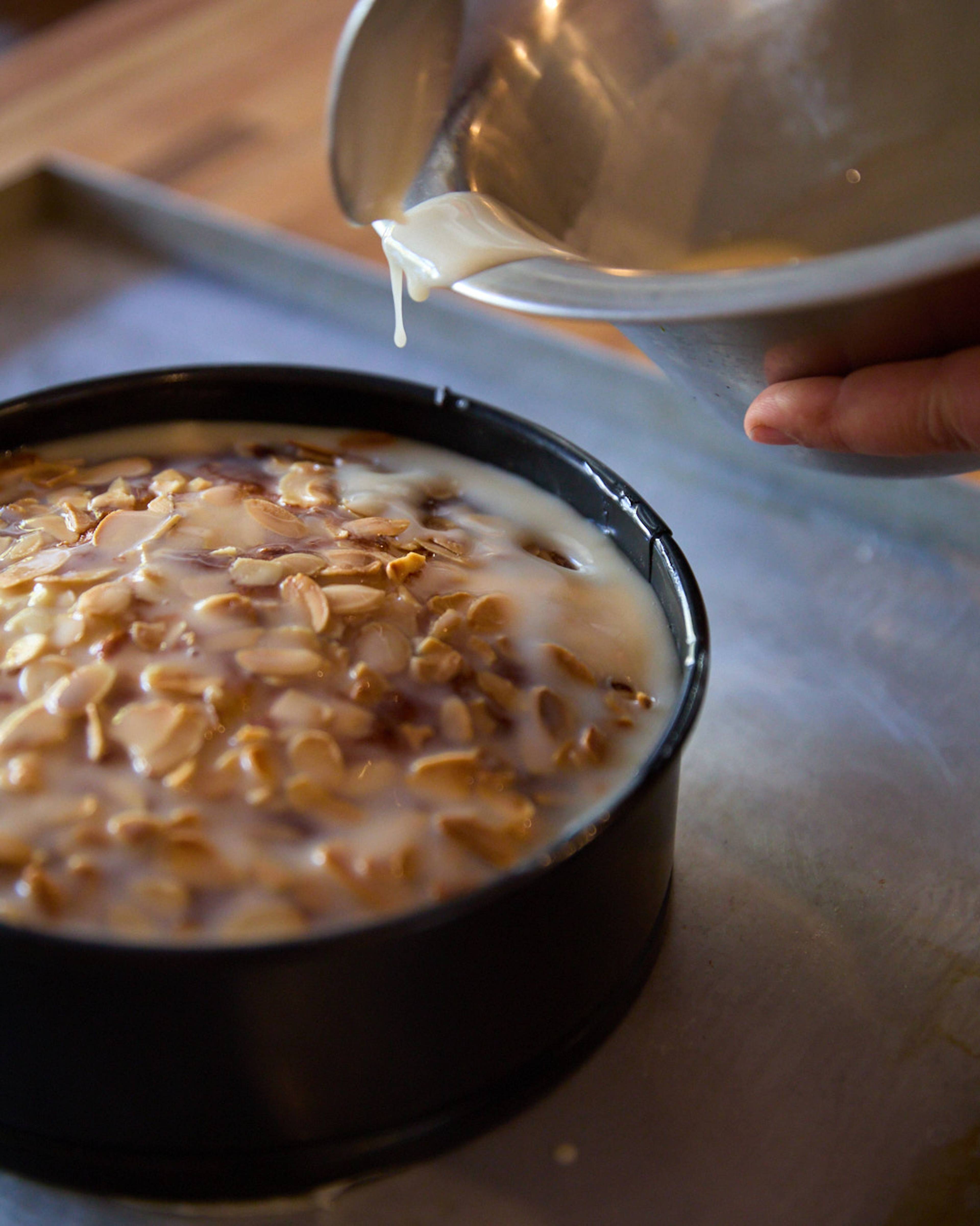 Images with caption alt text