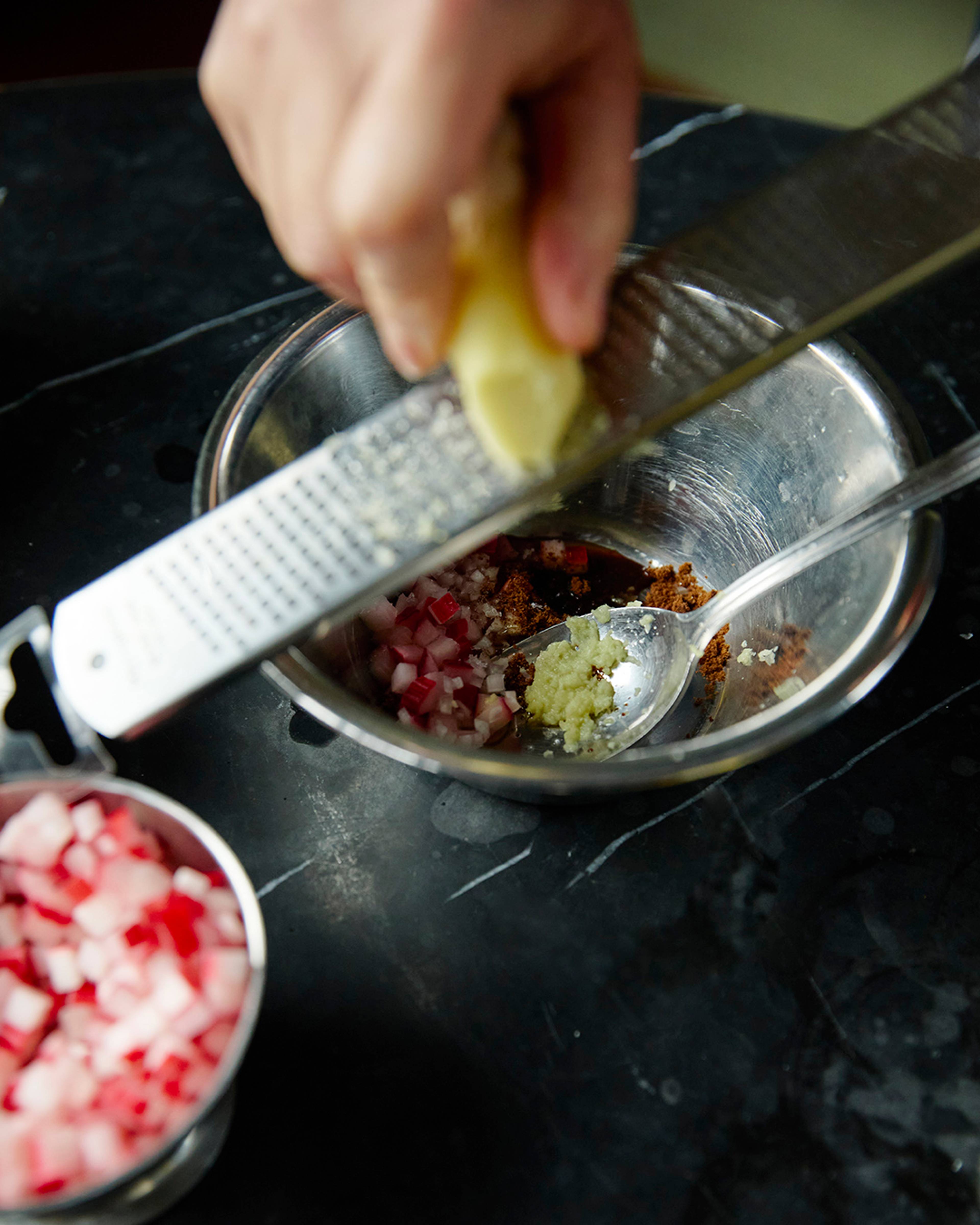 Images with caption alt text