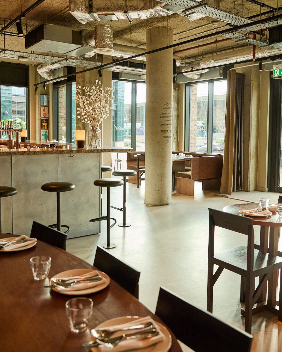 Images with caption alt text