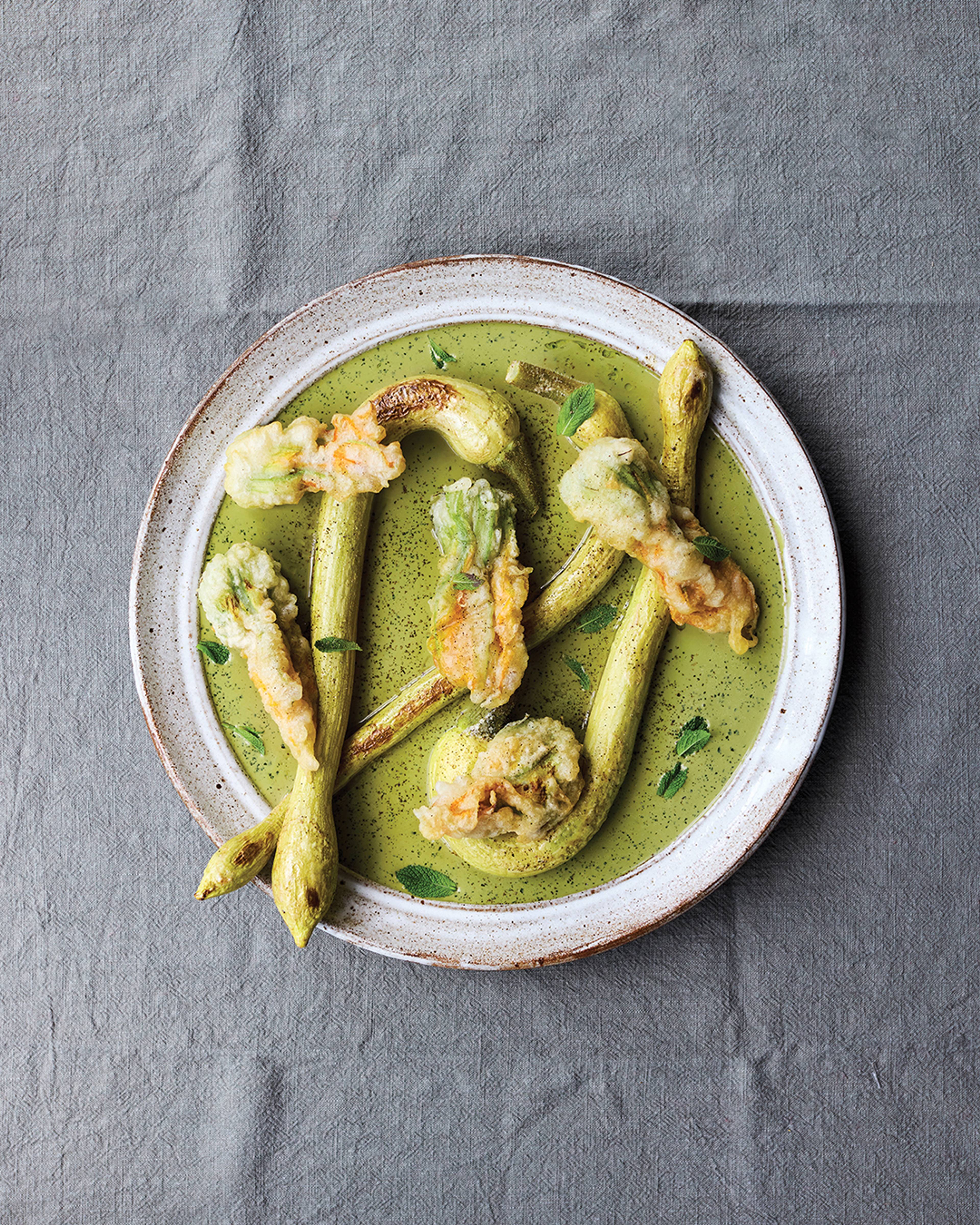 Images with caption alt text