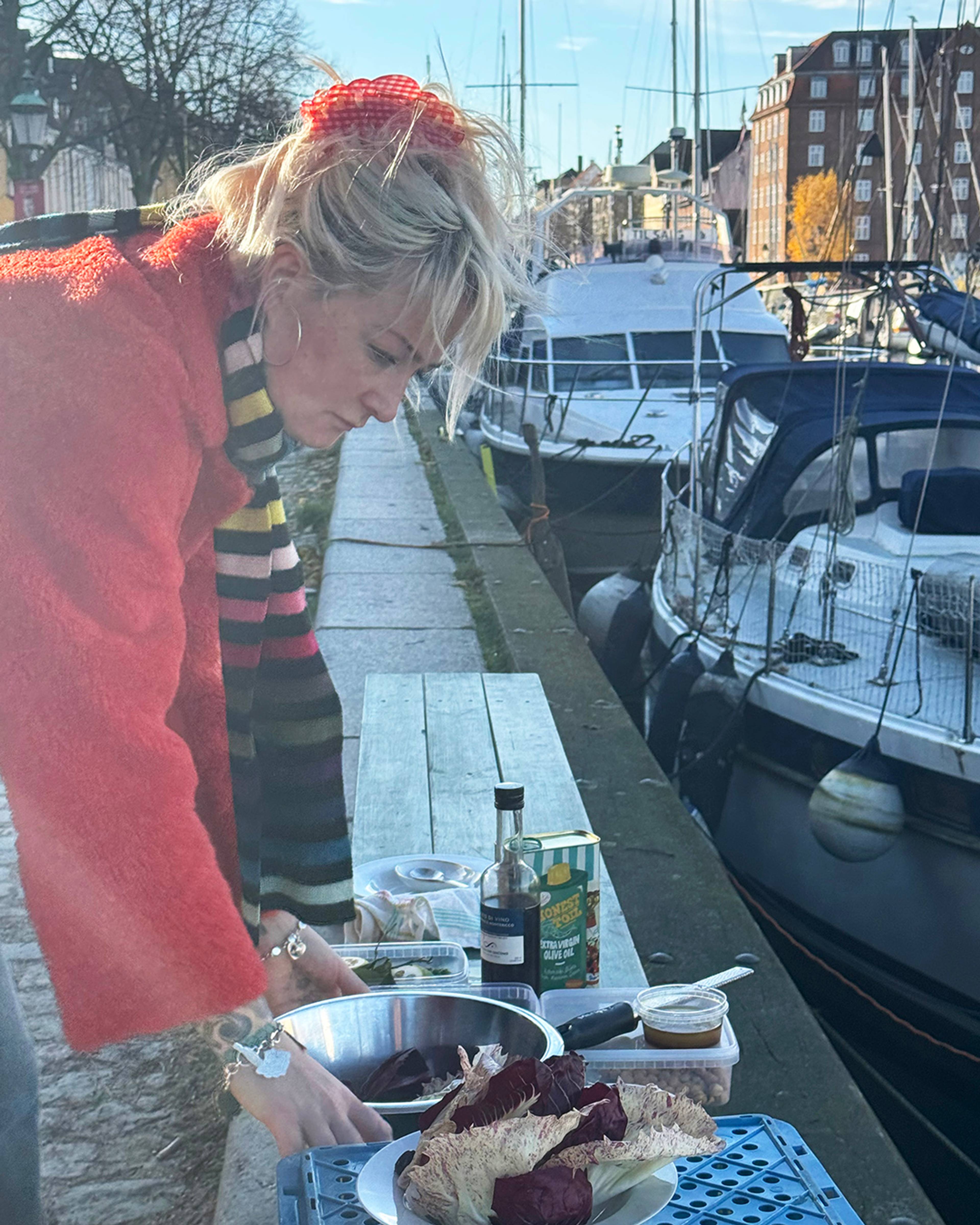 Images with caption alt text