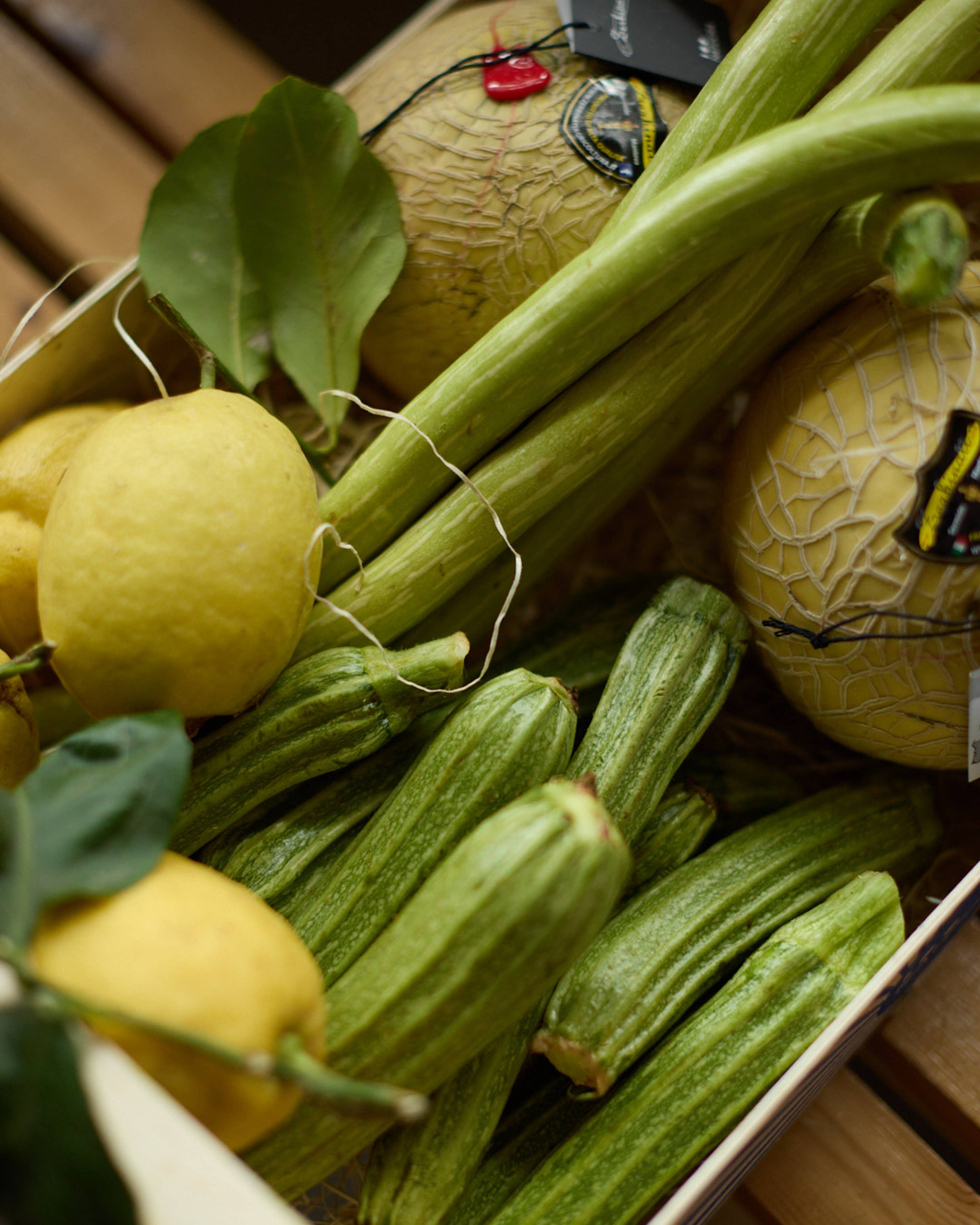 Images with caption alt text