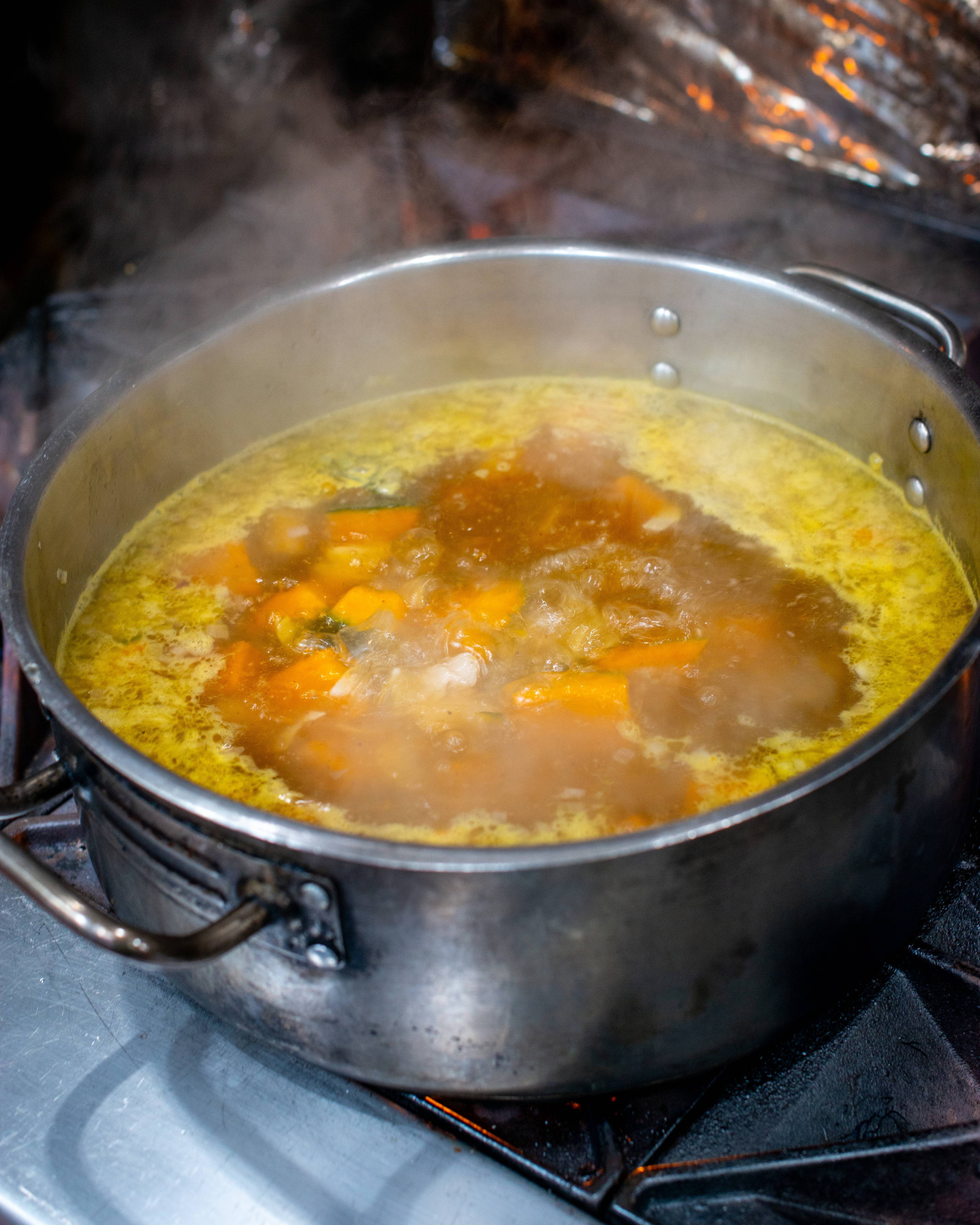 Images with caption alt text