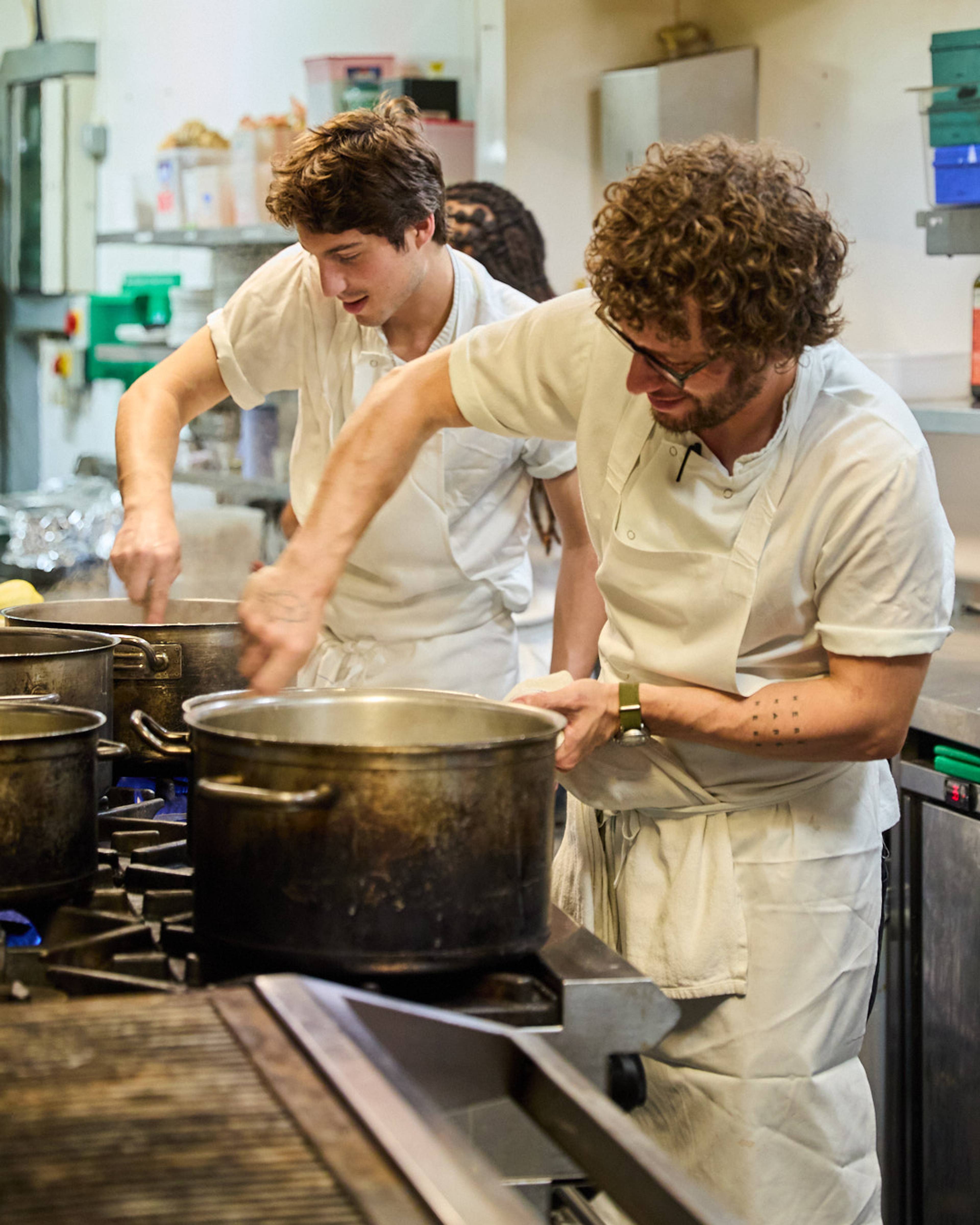 Images with caption alt text