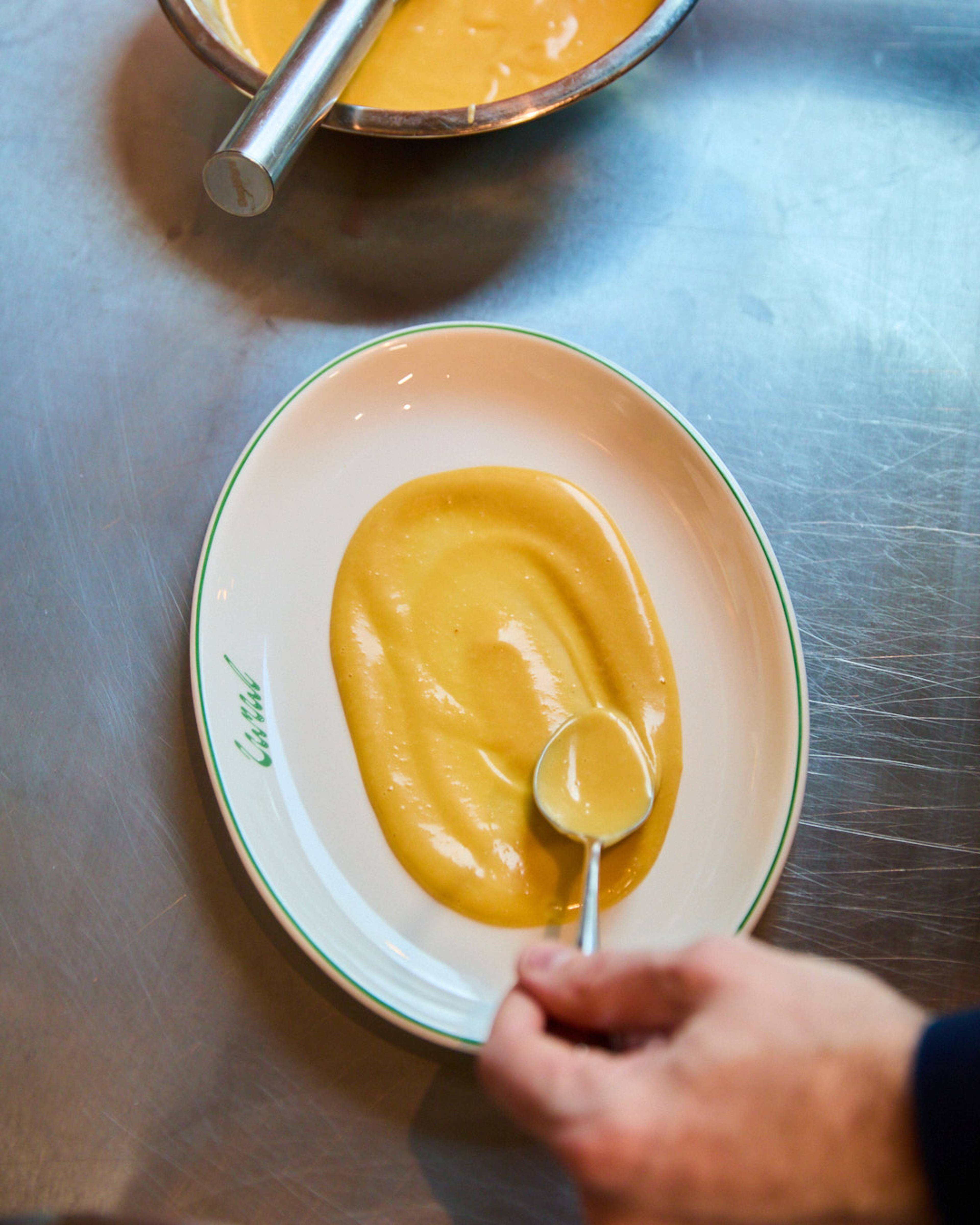 Images with caption alt text