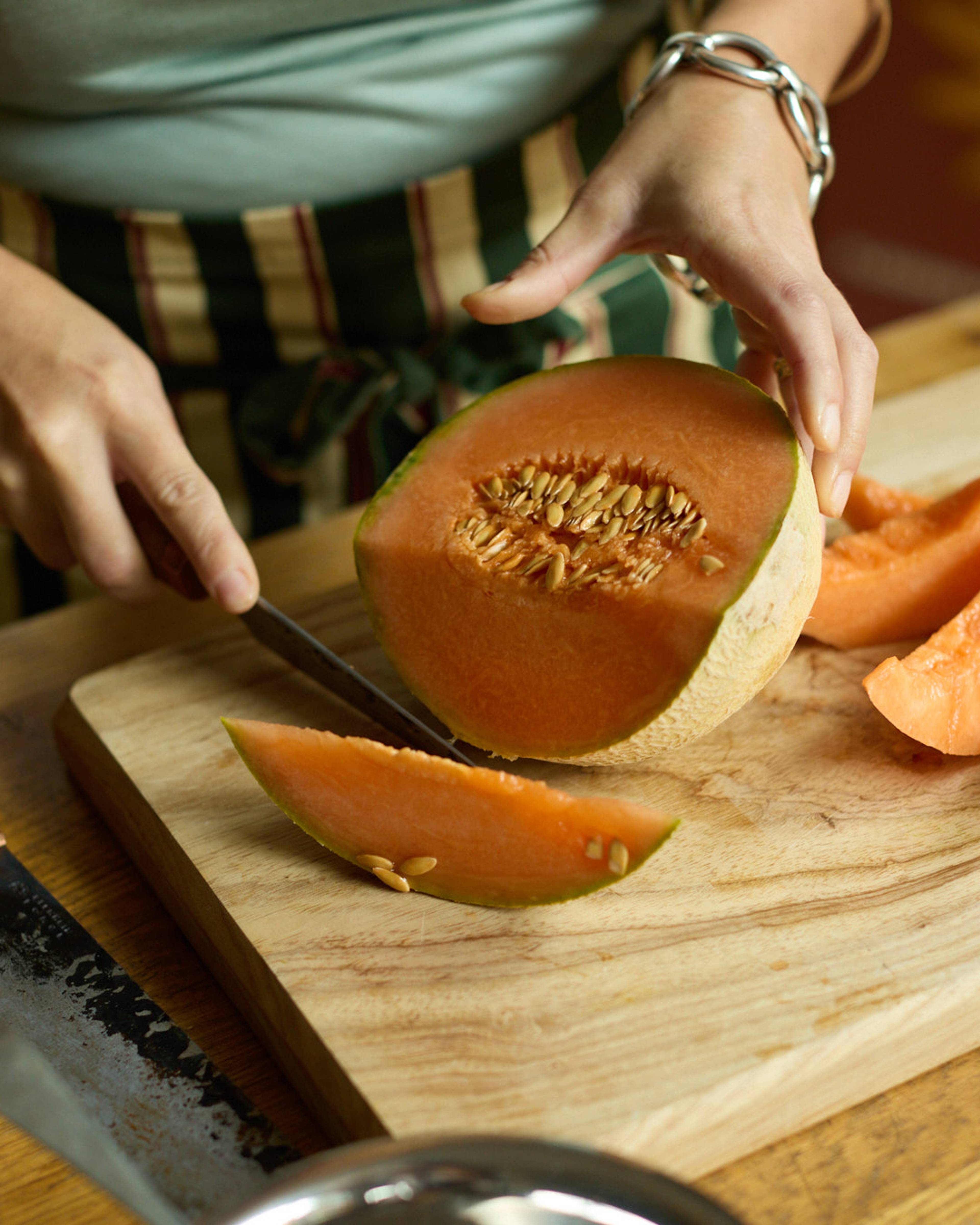 Images with caption alt text