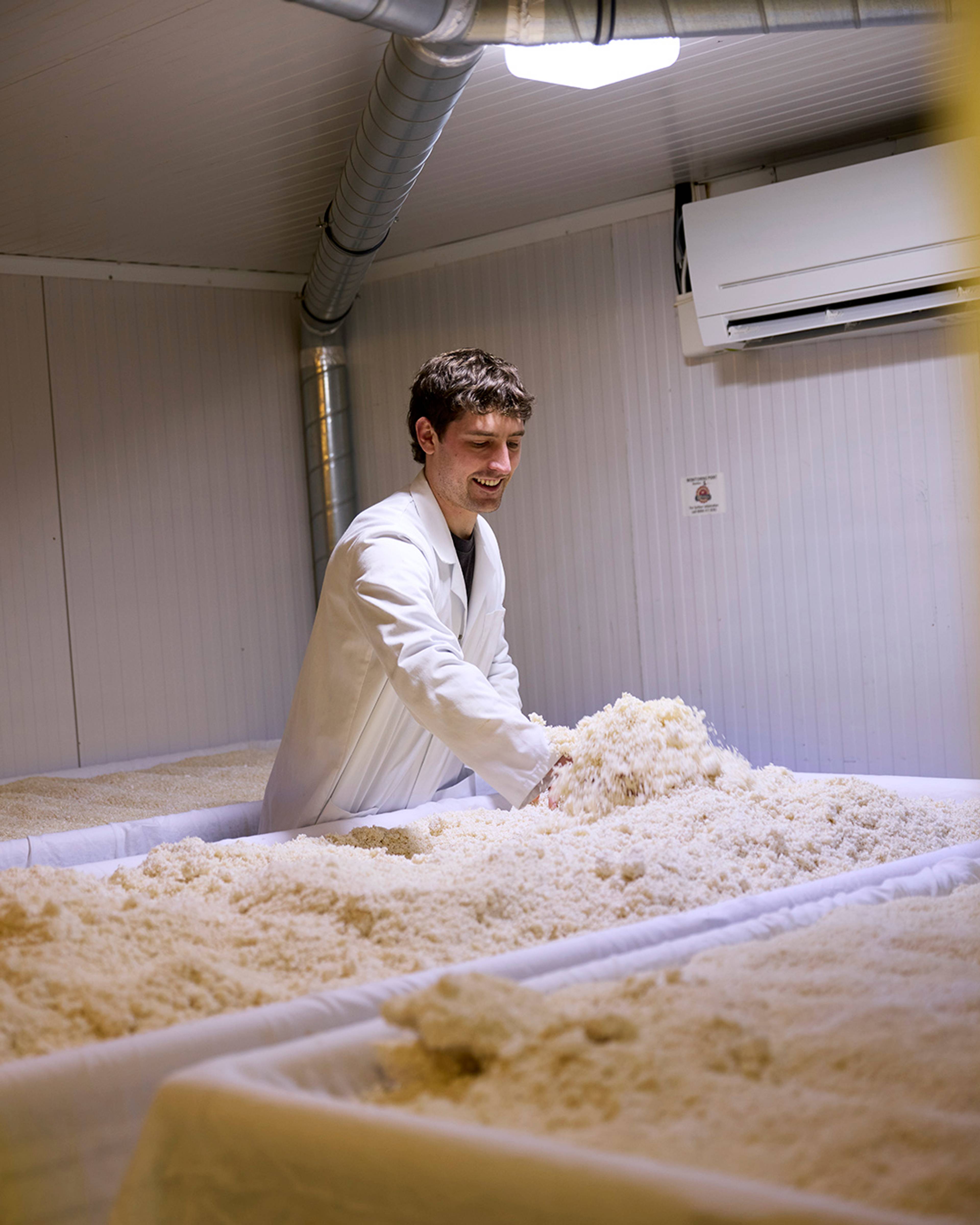 Images with caption alt text