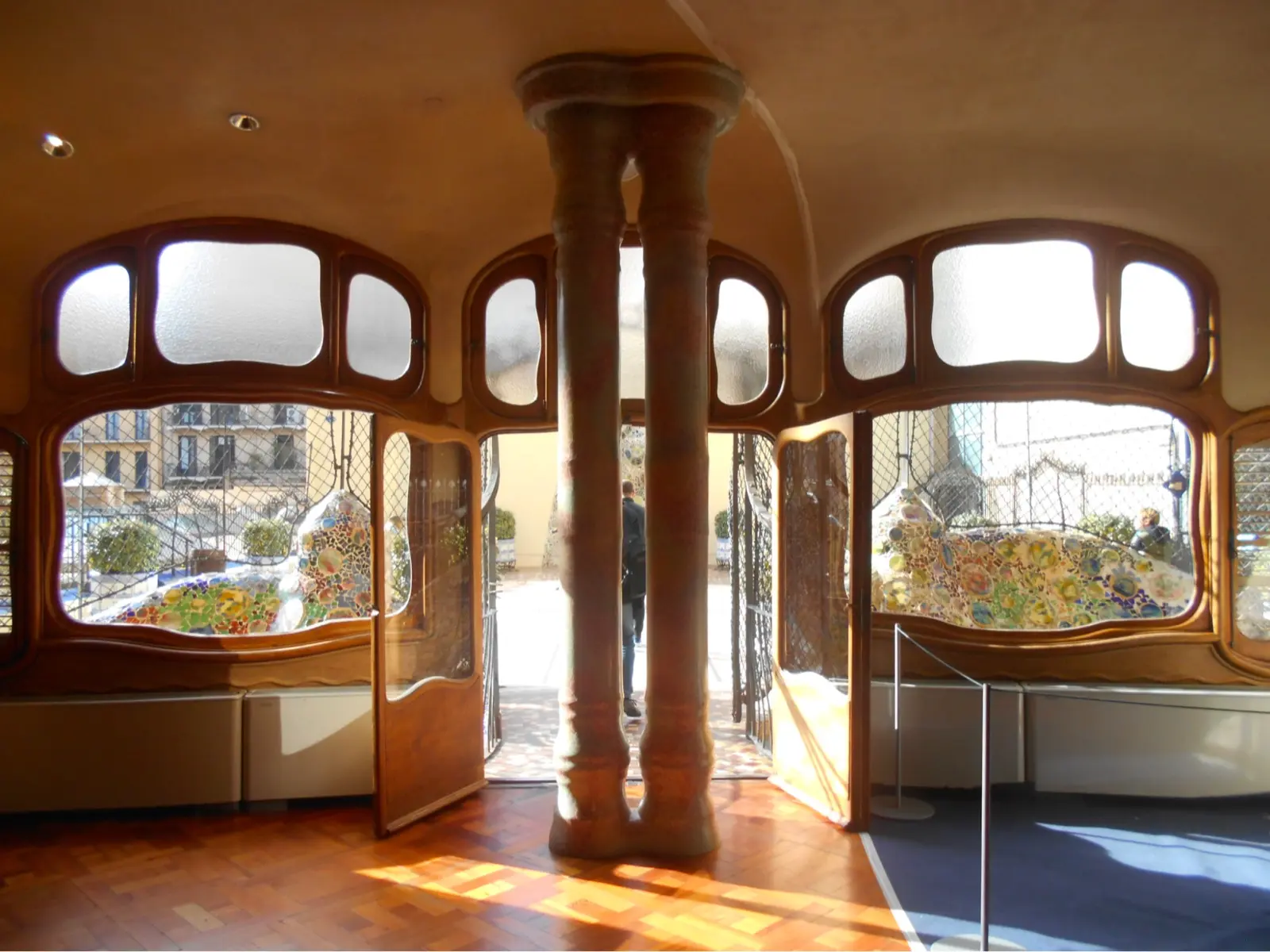 Colonne da interno per la casa: tipologie, materiali e modi d'uso