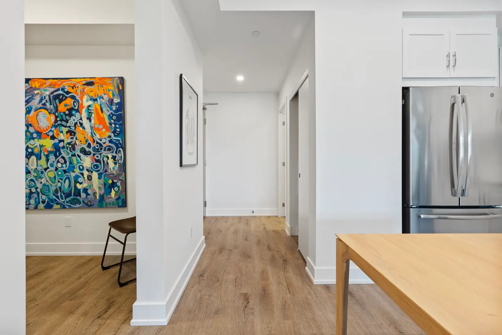 The design of the hallway and hall in the apartment