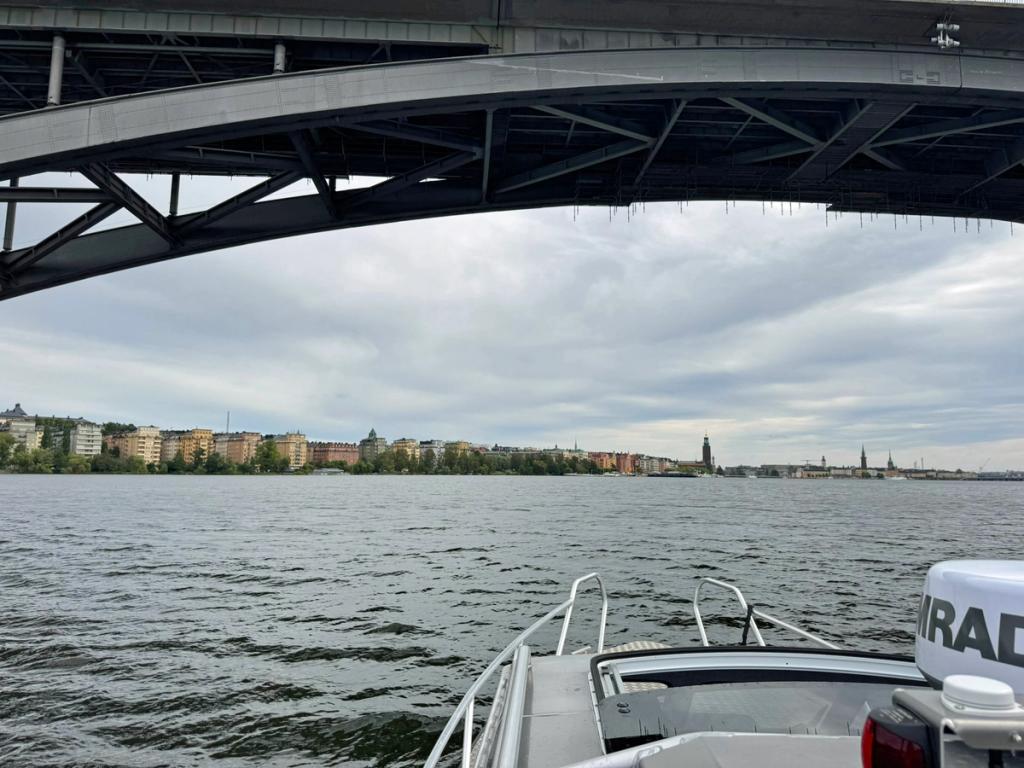 Utsikt över Riddarfjärden mot Stadshuset från Flanör under Västerbron.