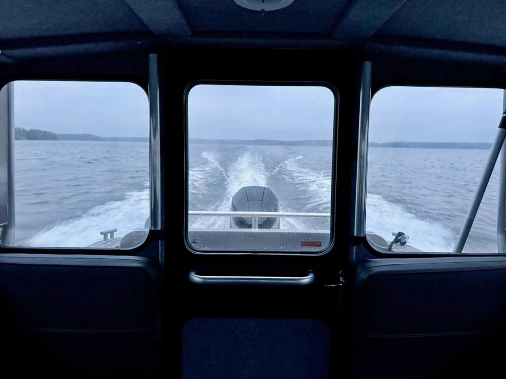 Taxibåt med Kapten Forsén - tyst, varmt, snabbt och säkert