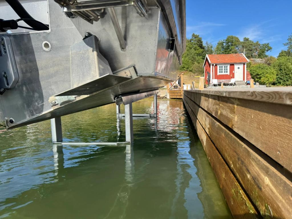 Alukin och Sunstream båtlyft sett från aktern