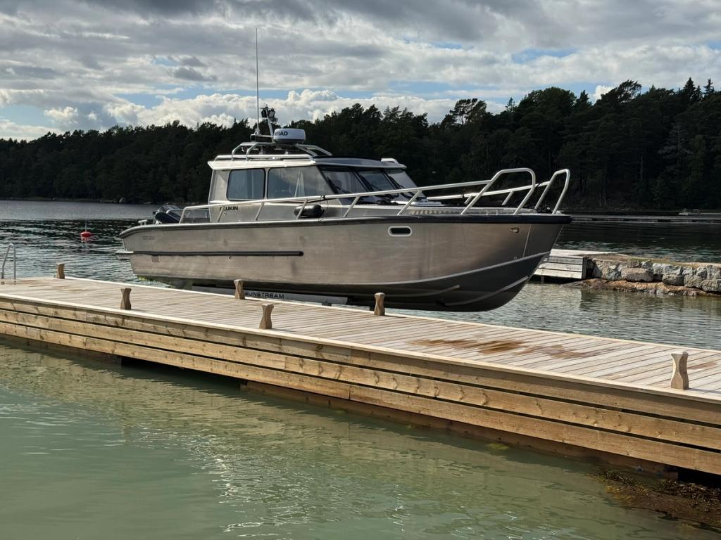 Alukin scr 850 på SunStream båtlyft