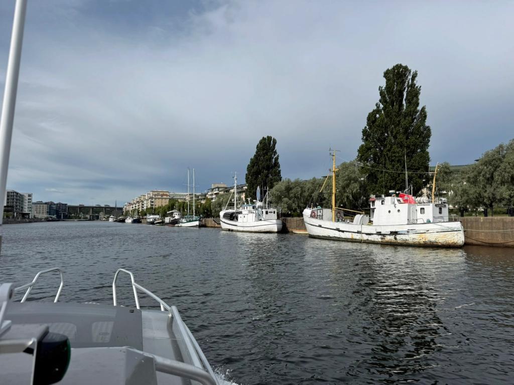 Hammarbykanalen med Kapten Forsén - båttaxi med Alukin scr 850
