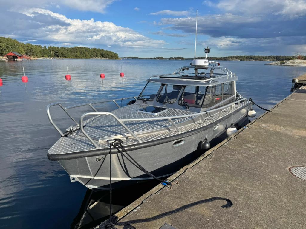 Kapten Forsén har just lämnat passagerare på Husarö