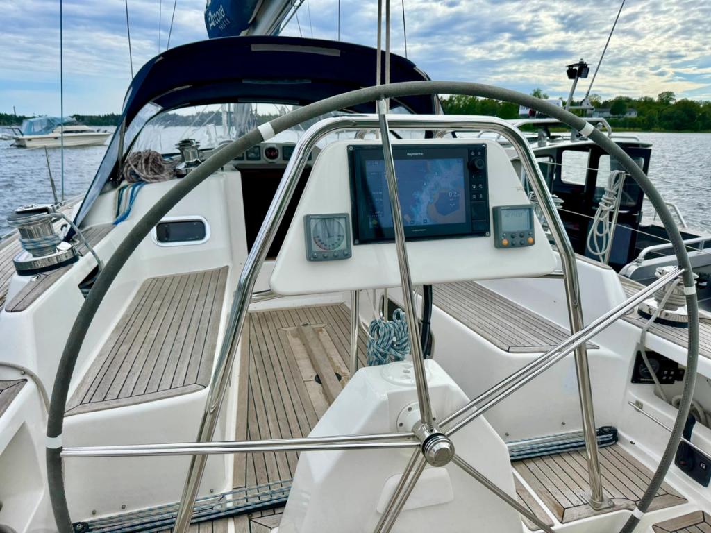 Sittbrunn och styrplats på Arcona 430