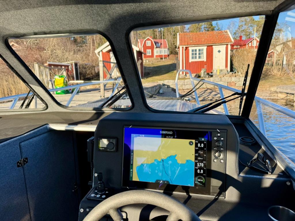 Inne i taxibåten Flanör