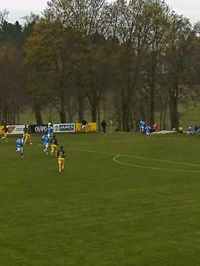 Fotbalisté zachránili cyklistu. Kamera to zachytila.