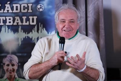 Vízek hláškoval: Simulanti Chorý a Haraslín s protézami. Řidičák má v čistírně