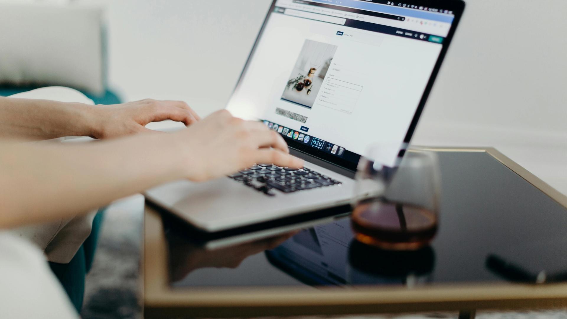 image qui illustre Comment choisir son nom de domaine et hébergement web en 2026